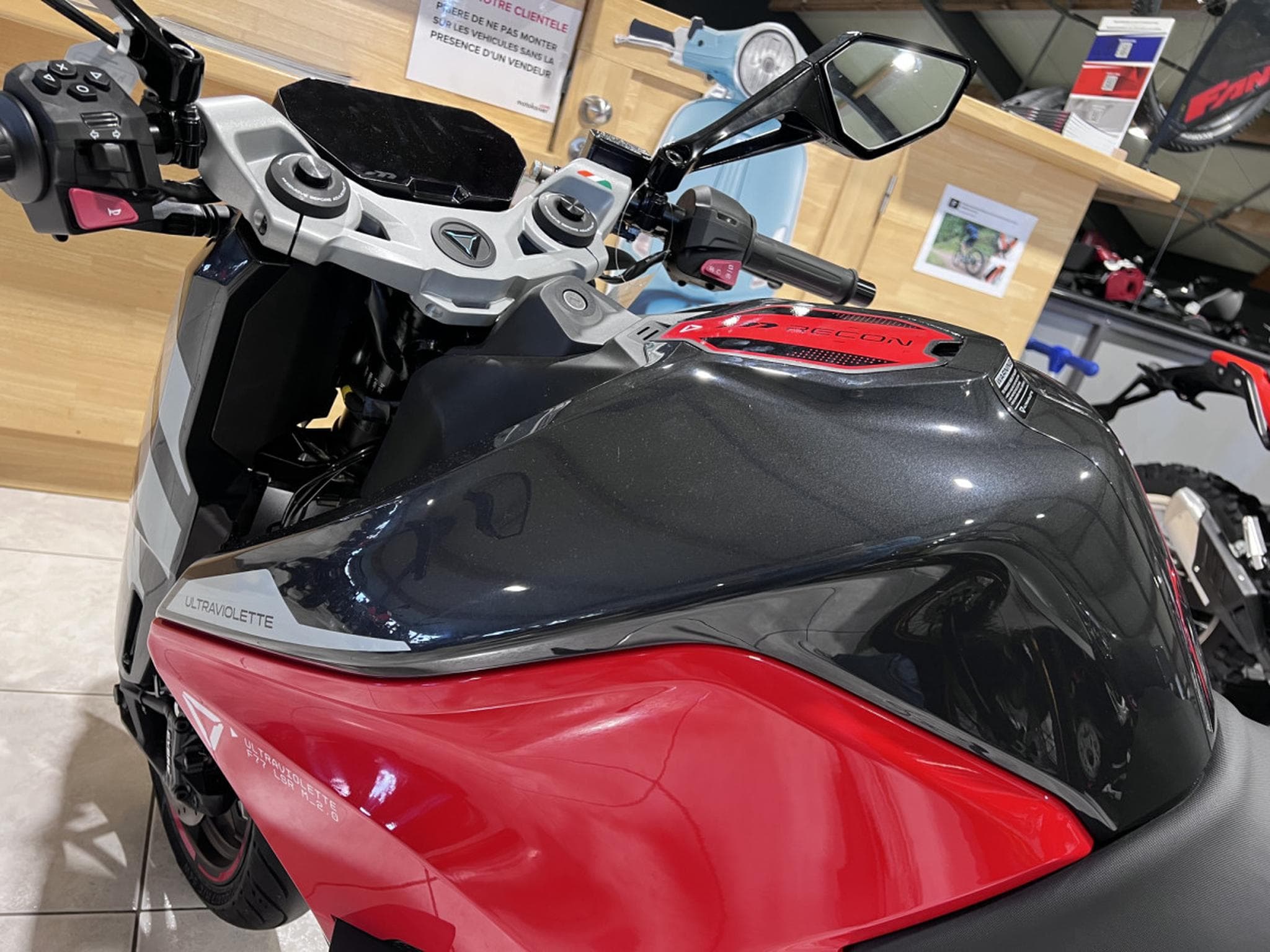 Ultraviolette F77 Mach 2 Recon Turbo Red (2026) - Photo 6