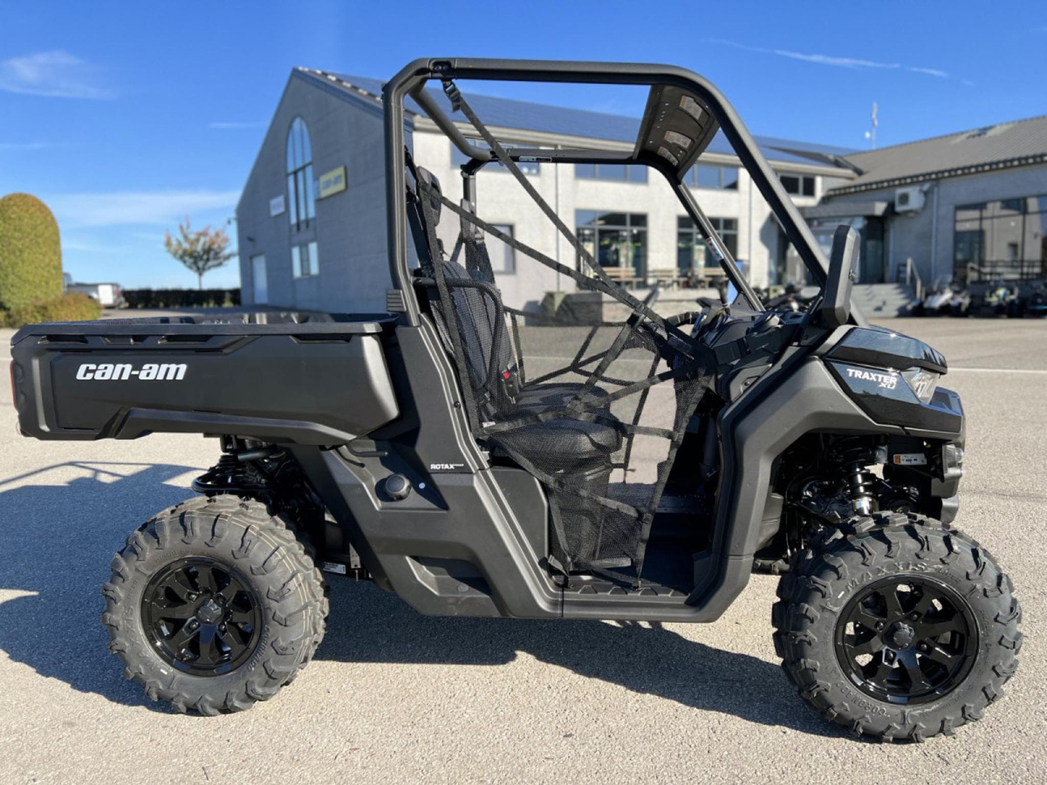 BRP Can-Am Traxter MY25 XU DPS  HD11 ABS T + 60 km/h noir (2026) - Photo 1