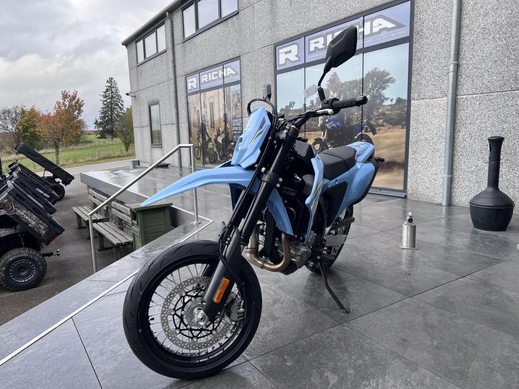 Suzuki DR-Z 400 Supermotard (2026) - Photo 2