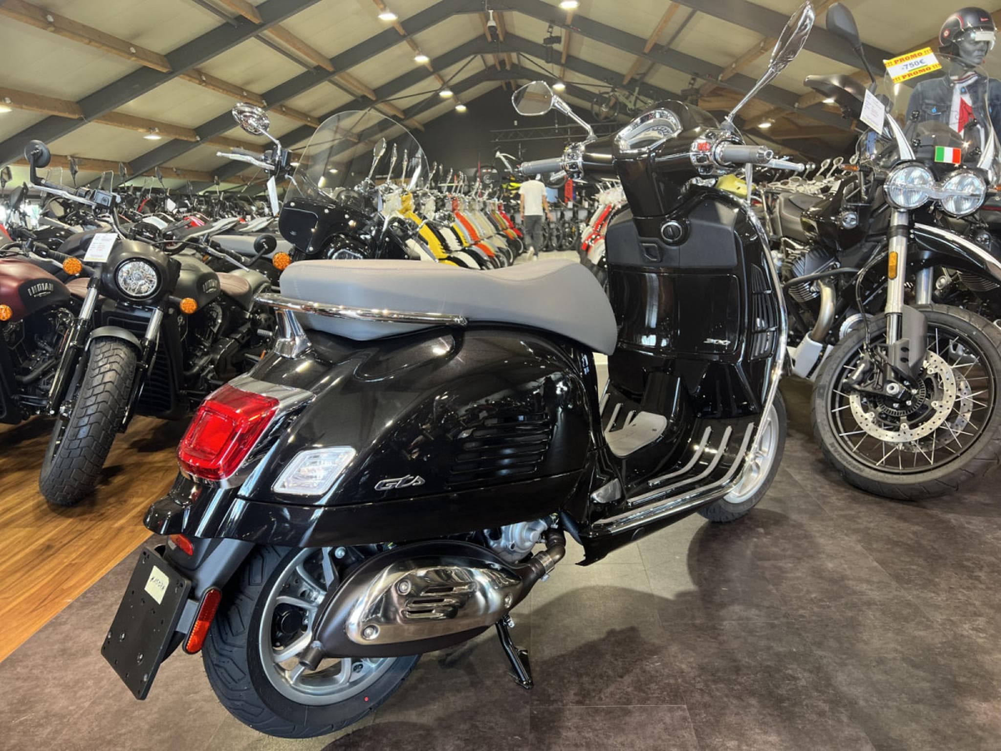 Vespa GTS 310 Classica (2026) - Photo 3