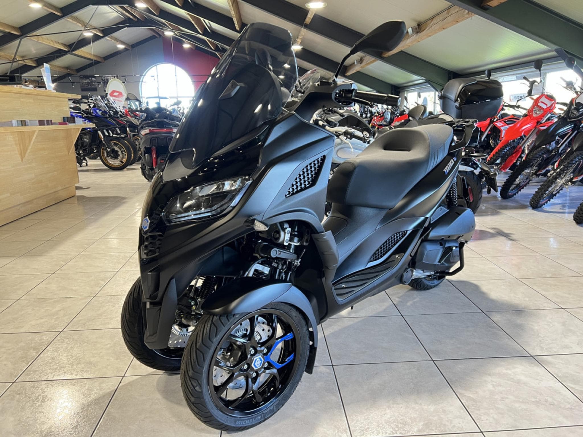 Piaggio MP3 310 SPORT (2026) - Photo 2