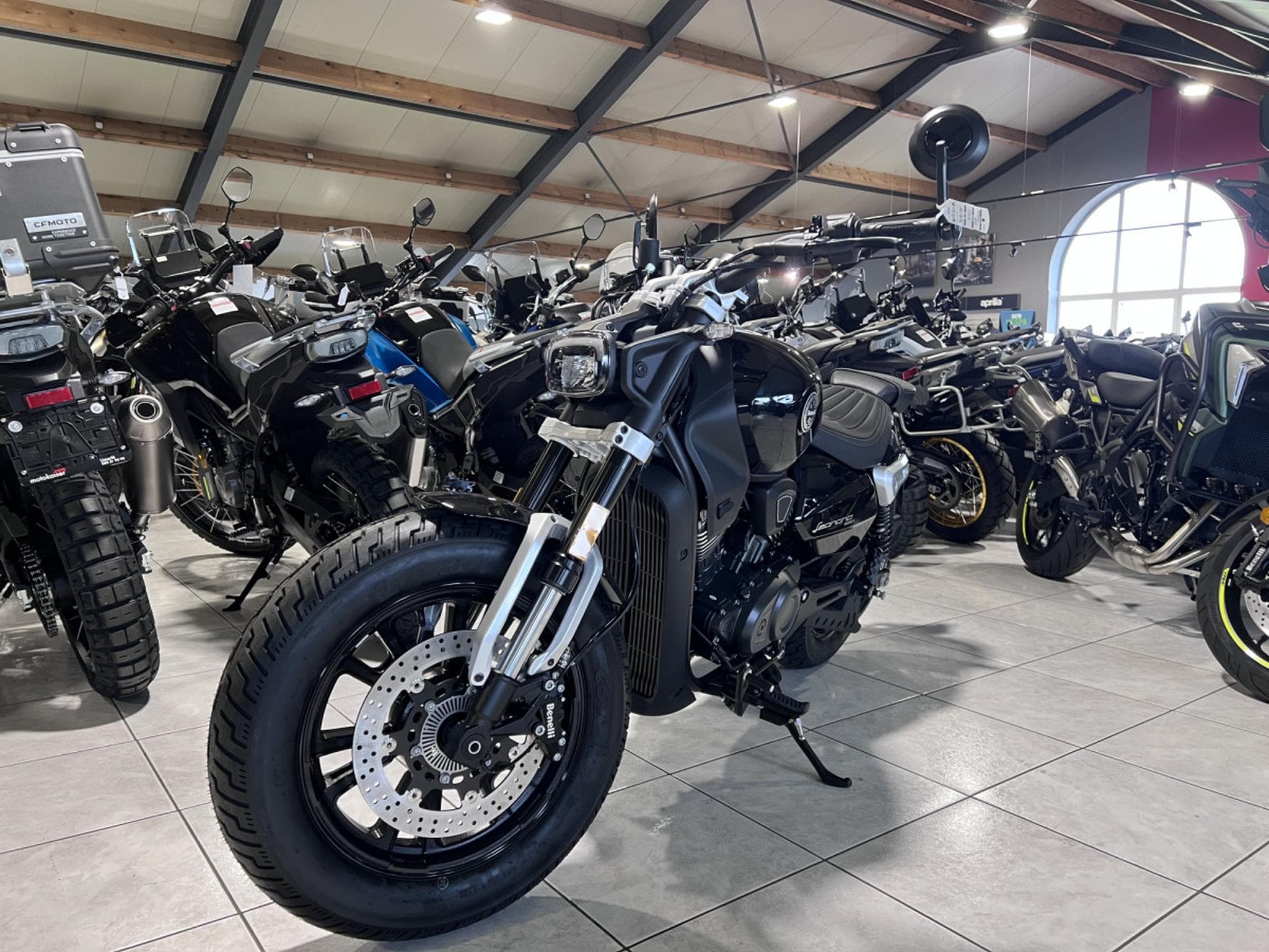 Benelli Leoncino BOBBER V-TWIN 400 (2026) - Photo 2