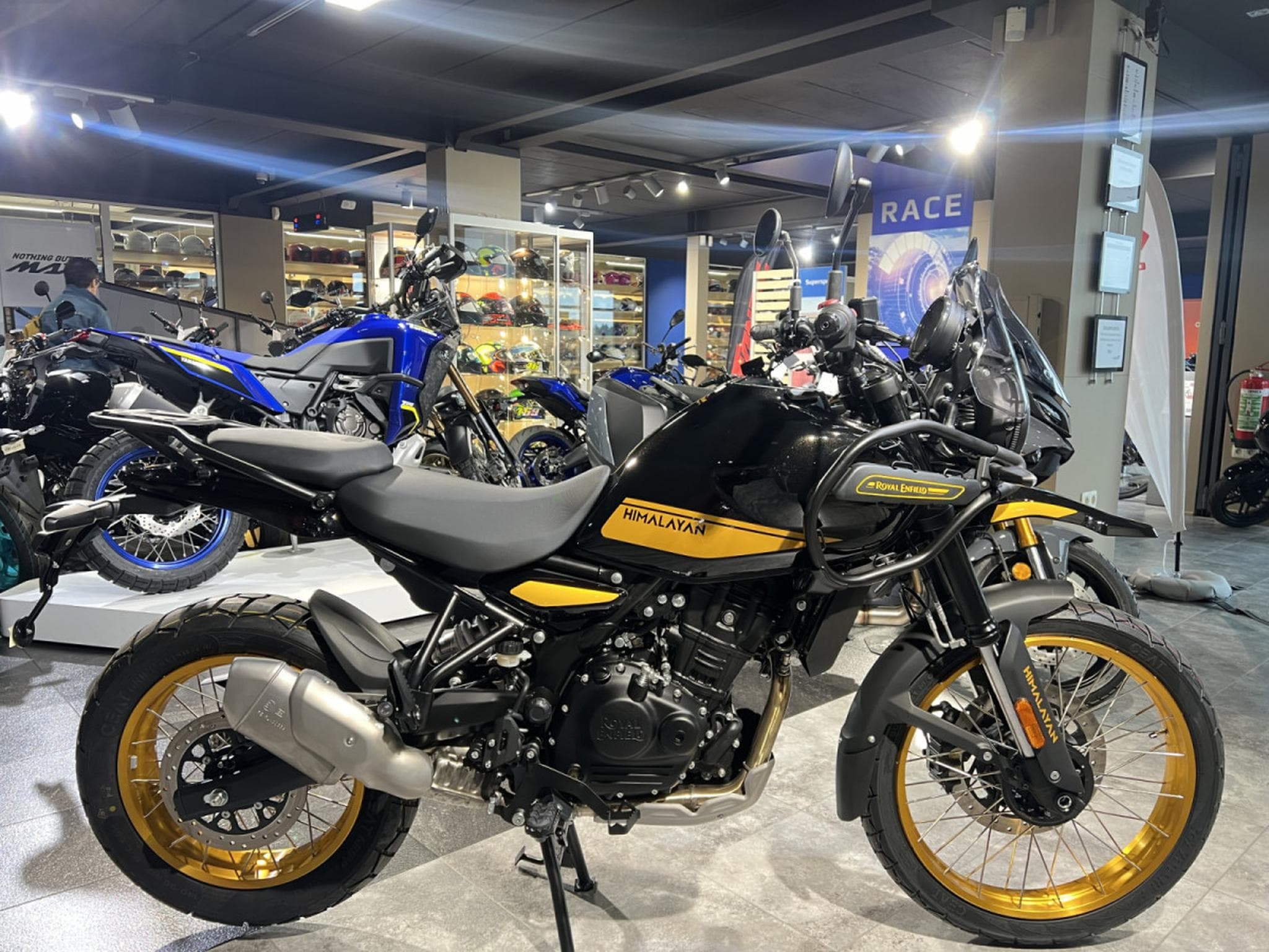 Royal Enfield Himalayan 450 Summit Black tubless (2026) - Photo 1