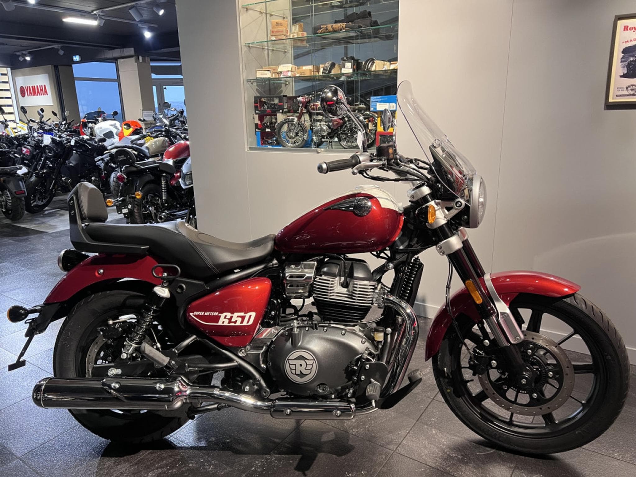 Royal Enfield Meteor Rouge Celestial (2026) - Photo 1