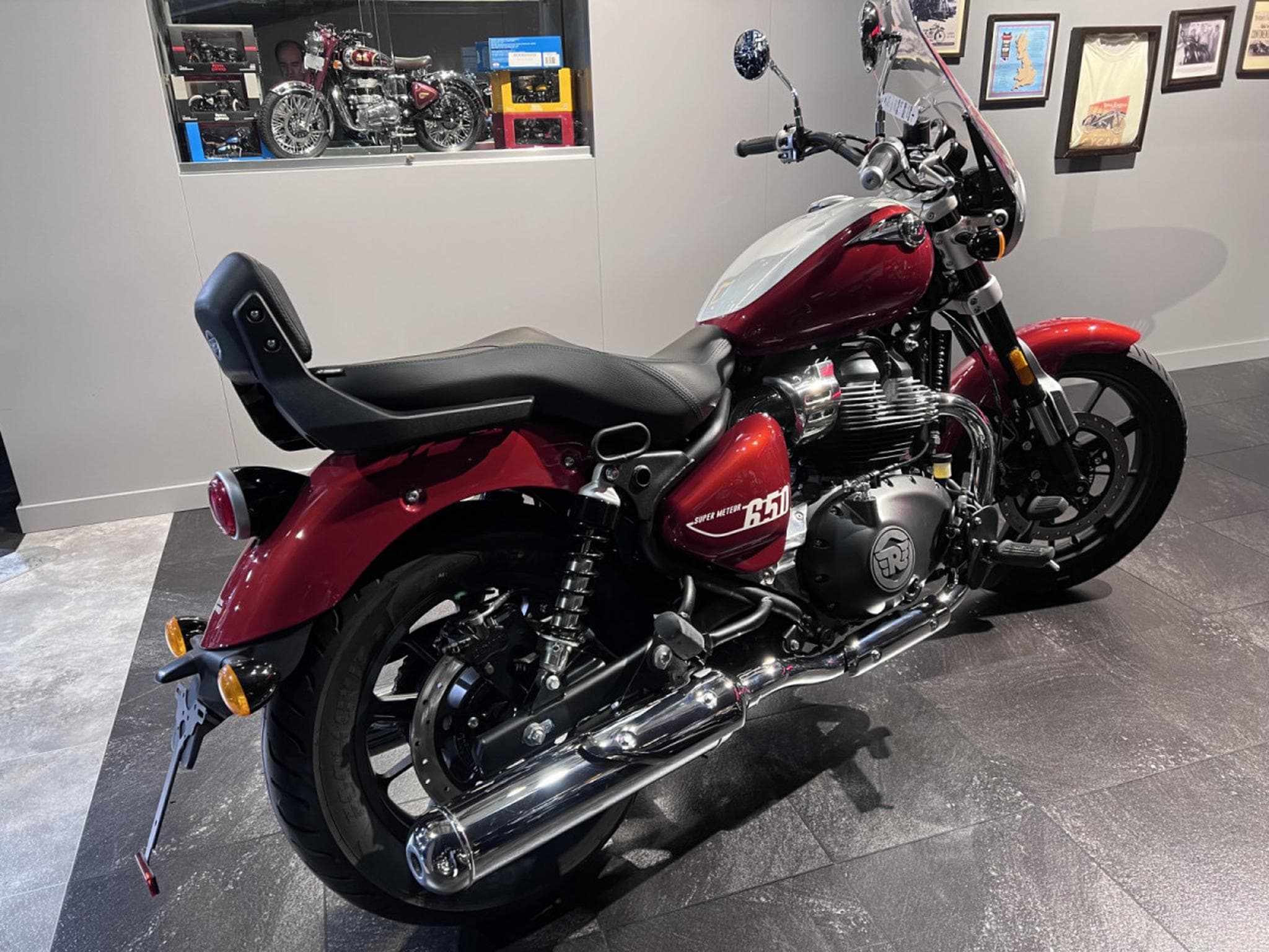 Royal Enfield Meteor Rouge Celestial (2026) - Photo 3