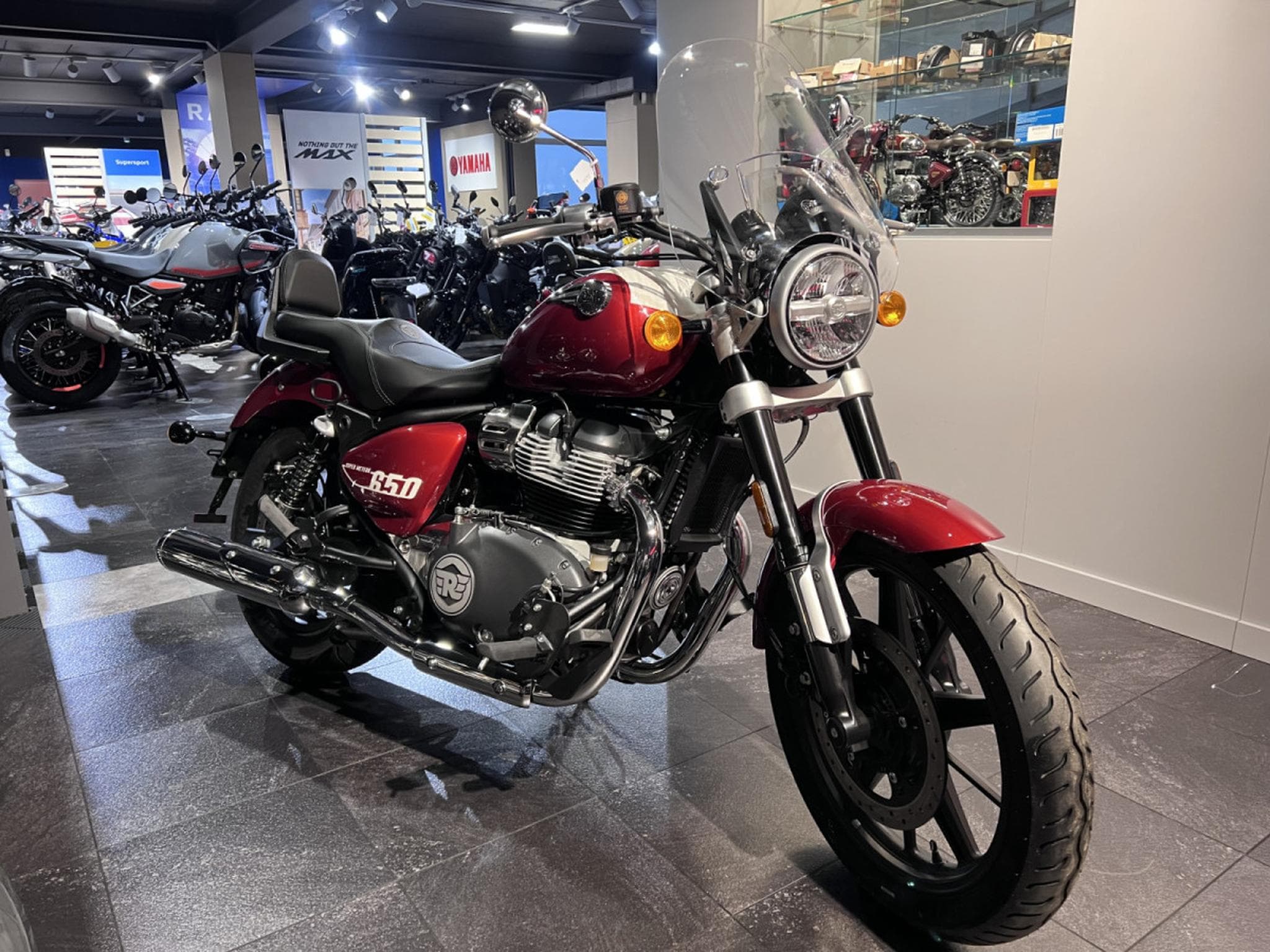 Royal Enfield Meteor Rouge Celestial (2026) - Photo 7