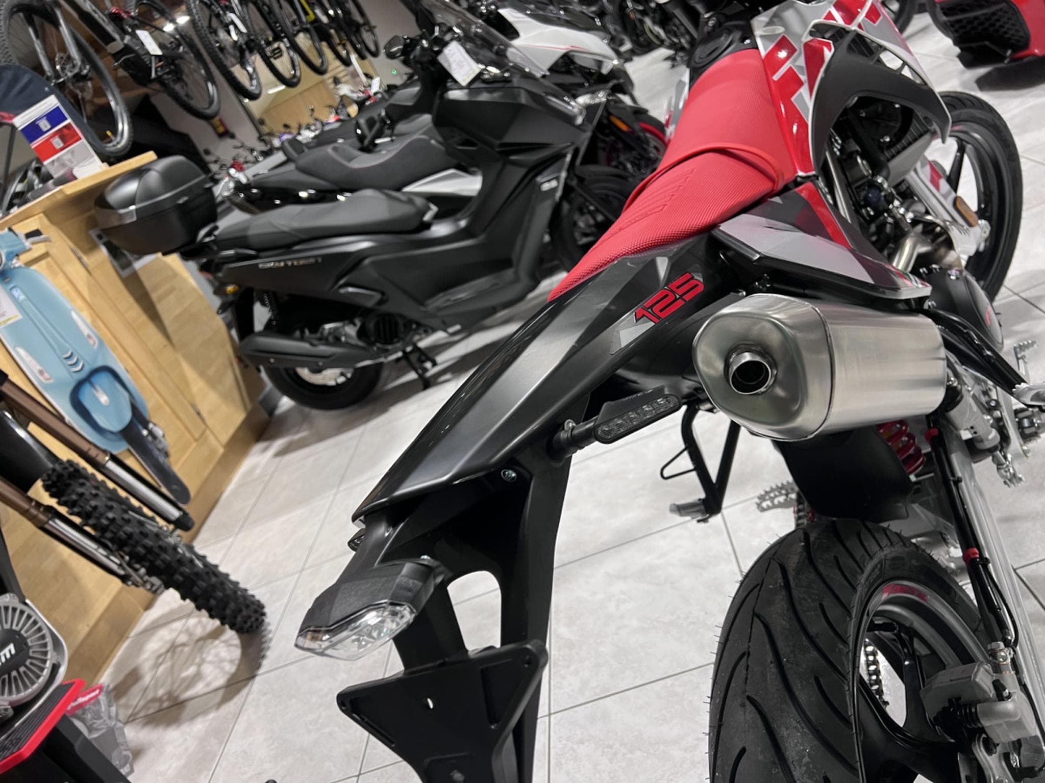 Fantic Motard XMF 4T PERFORMANCE (2026) - Photo 5