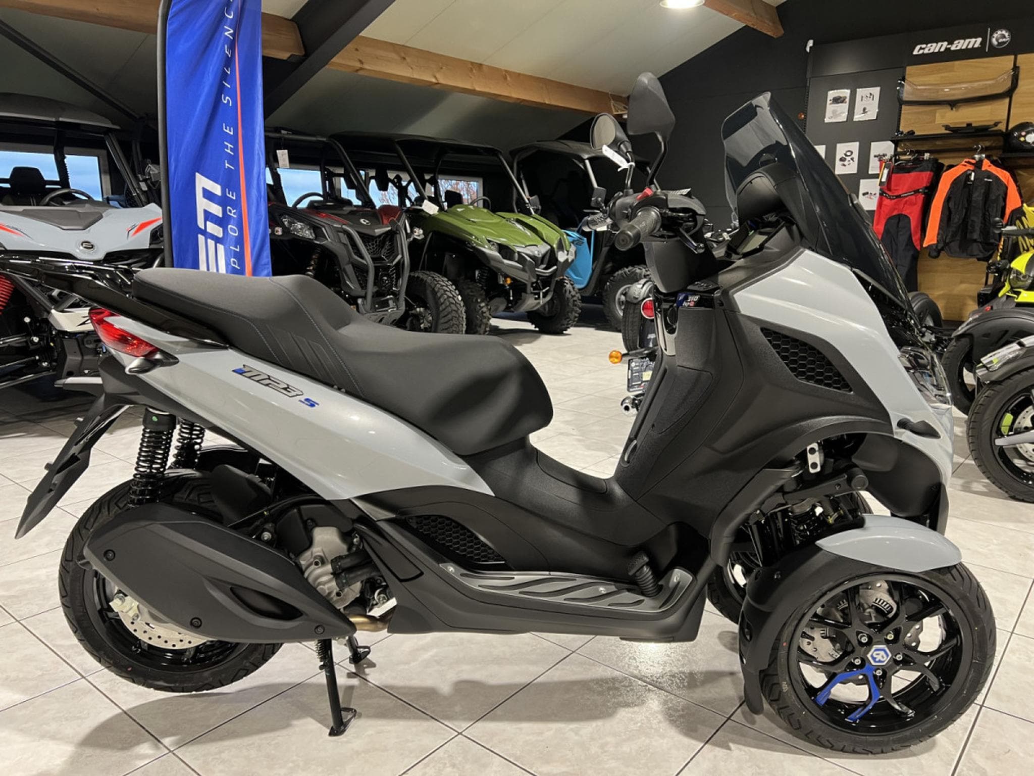 Piaggio MP3 310 (2026) - Photo 1