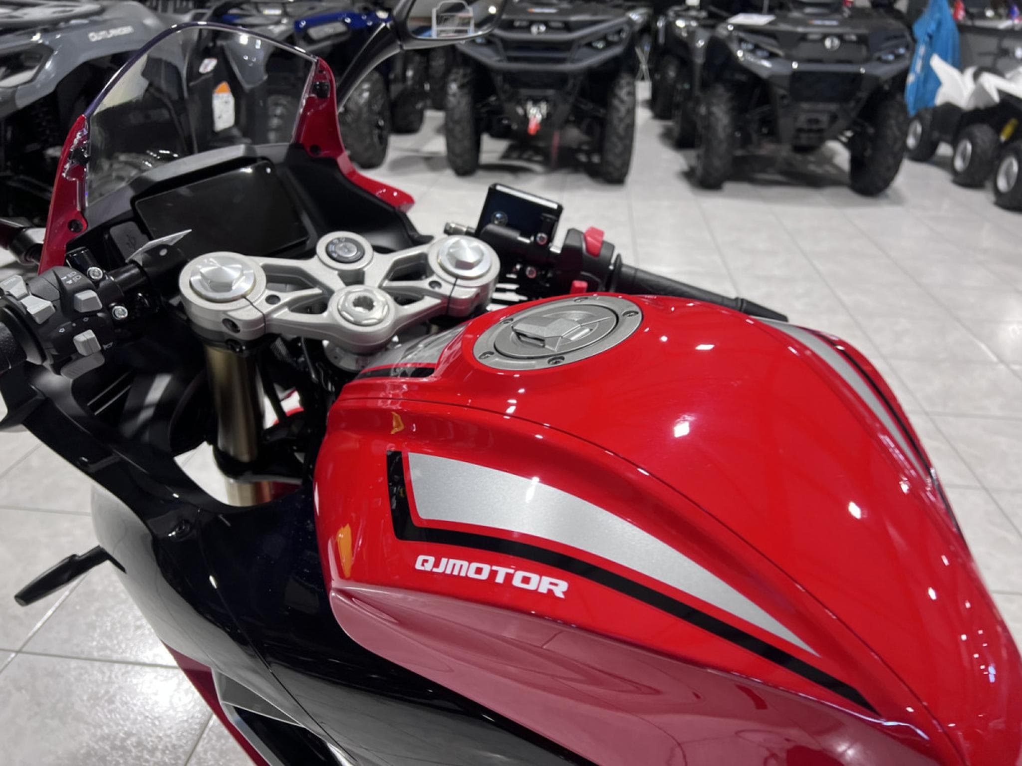 QJmotor SRK 125 R (2026) - Photo 6