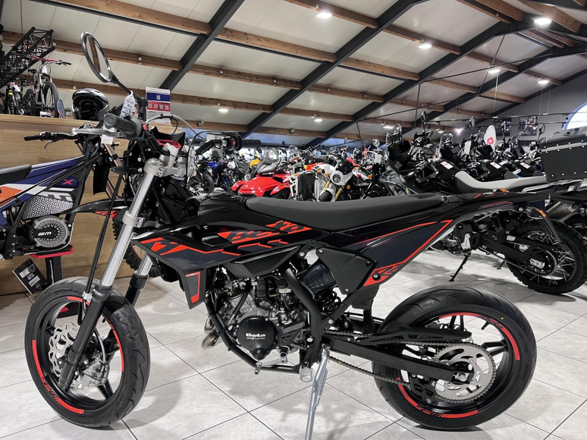 Beta RR Motard 50 2T SPORT SHORT (2026) - Photo 4