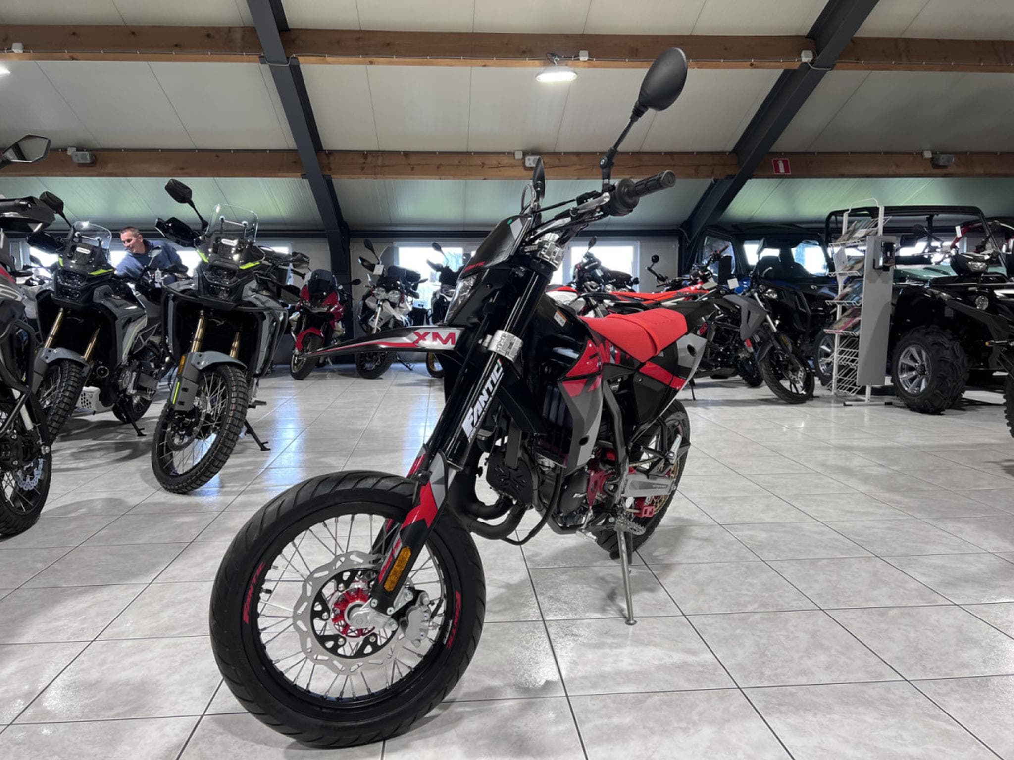 Fantic Motard PERFORMANCE 2T (2026) - Photo 2