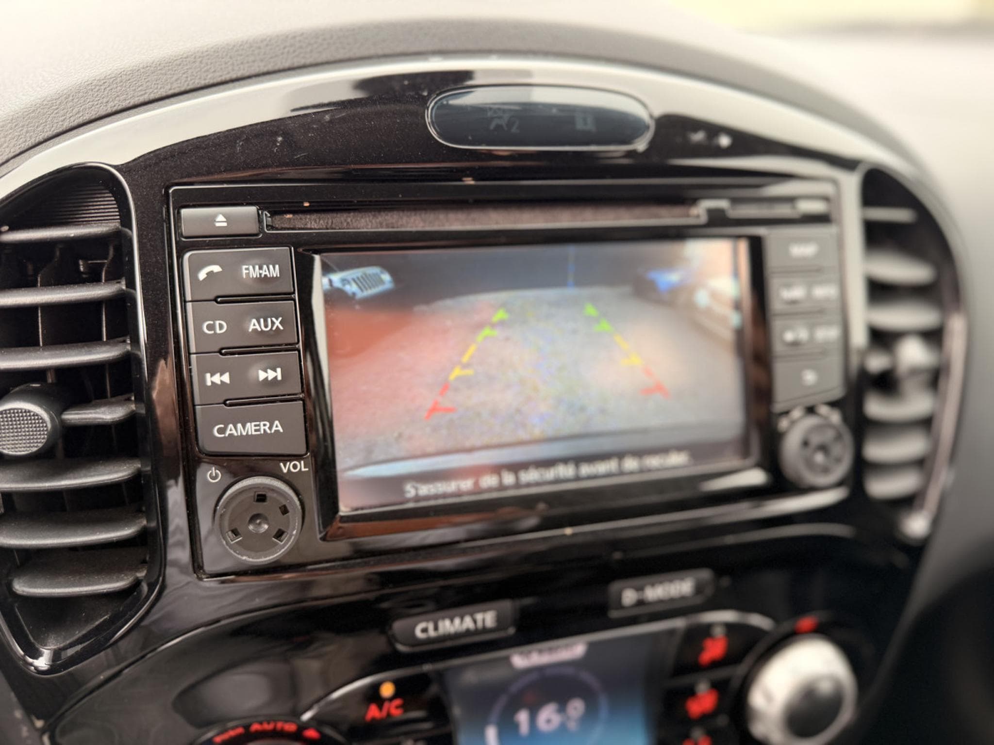 Nissan Juke 1.6 N-connecta 115 (2014) - Photo 12