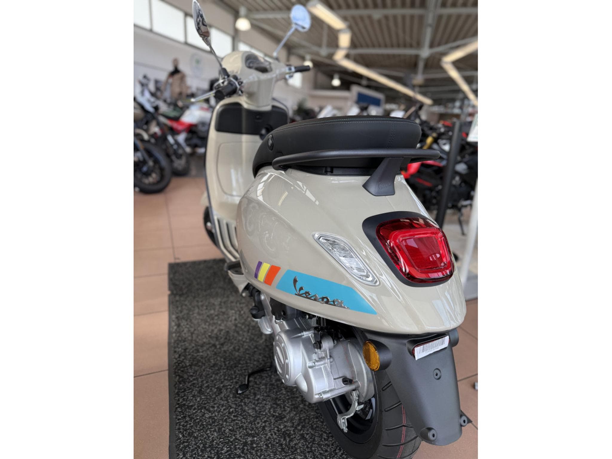 Vespa Primavera S (2026) - Photo 2