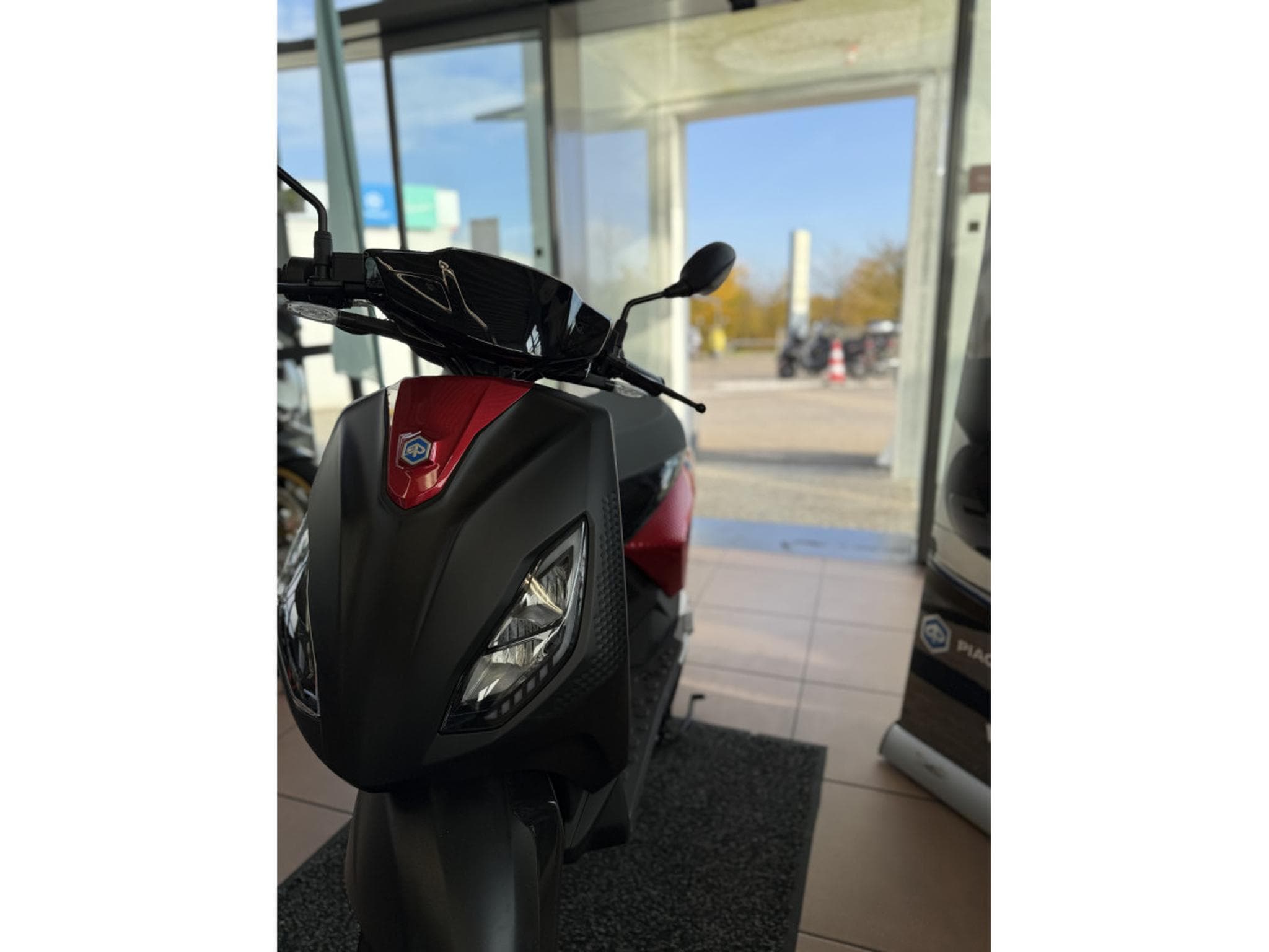 Piaggio C-Max + (2026) - Photo 4