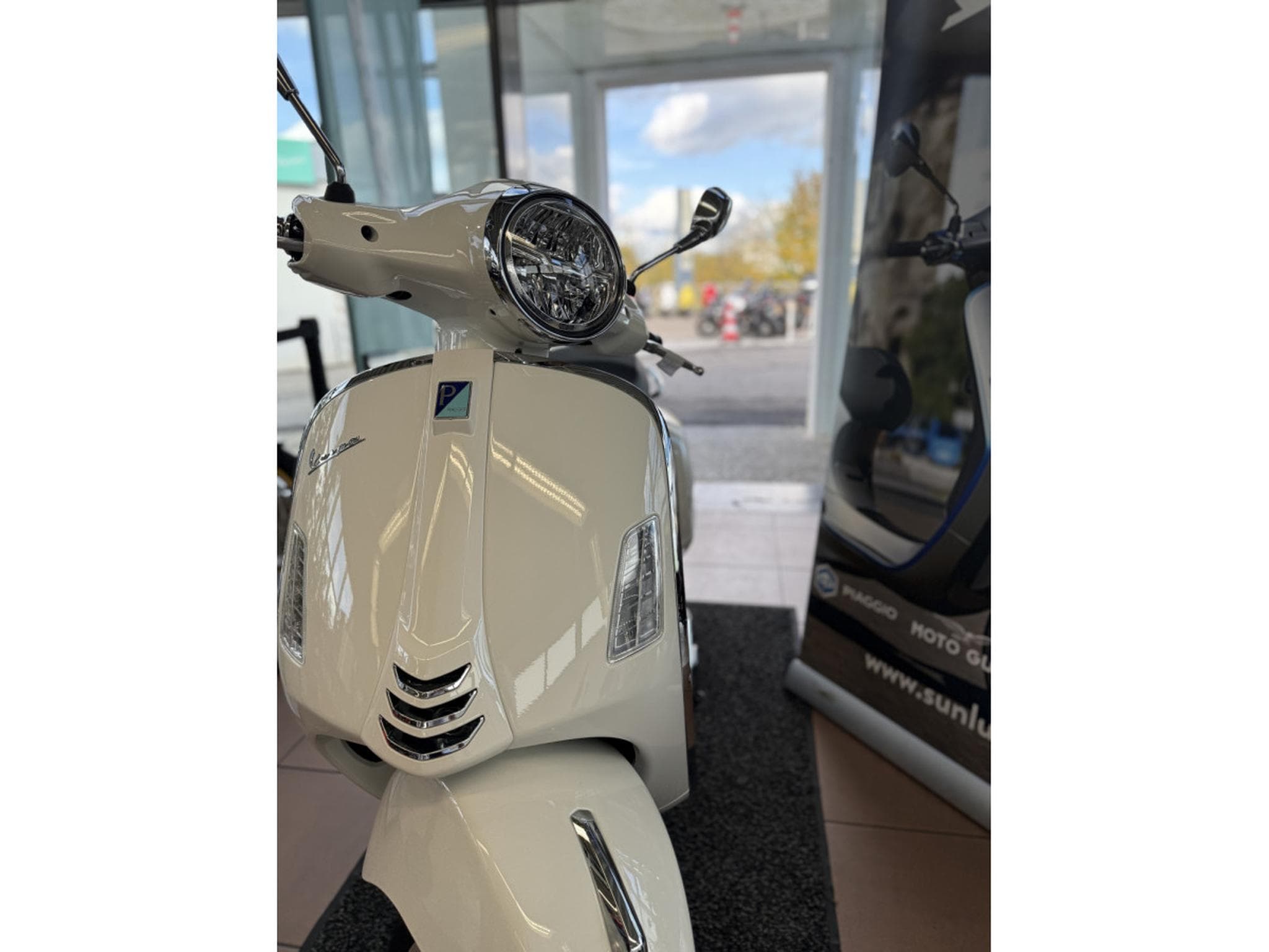 Vespa GTS Super 310 (2026) - Photo 4