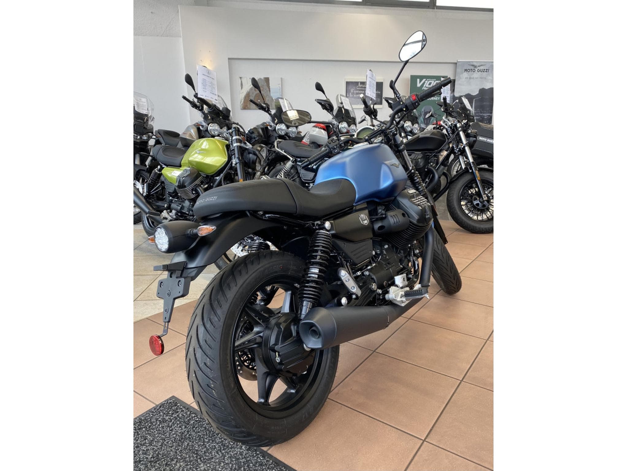 Moto Guzzi V7 Stone (2026) - Foto 4