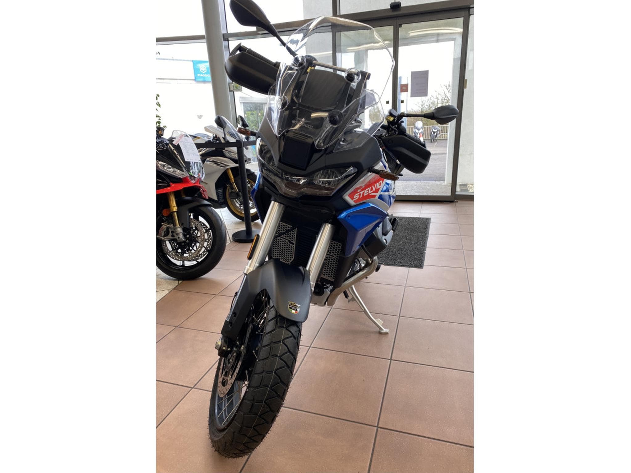 Moto Guzzi Stelvio Model Duecento Tributo (2026) - Photo 2