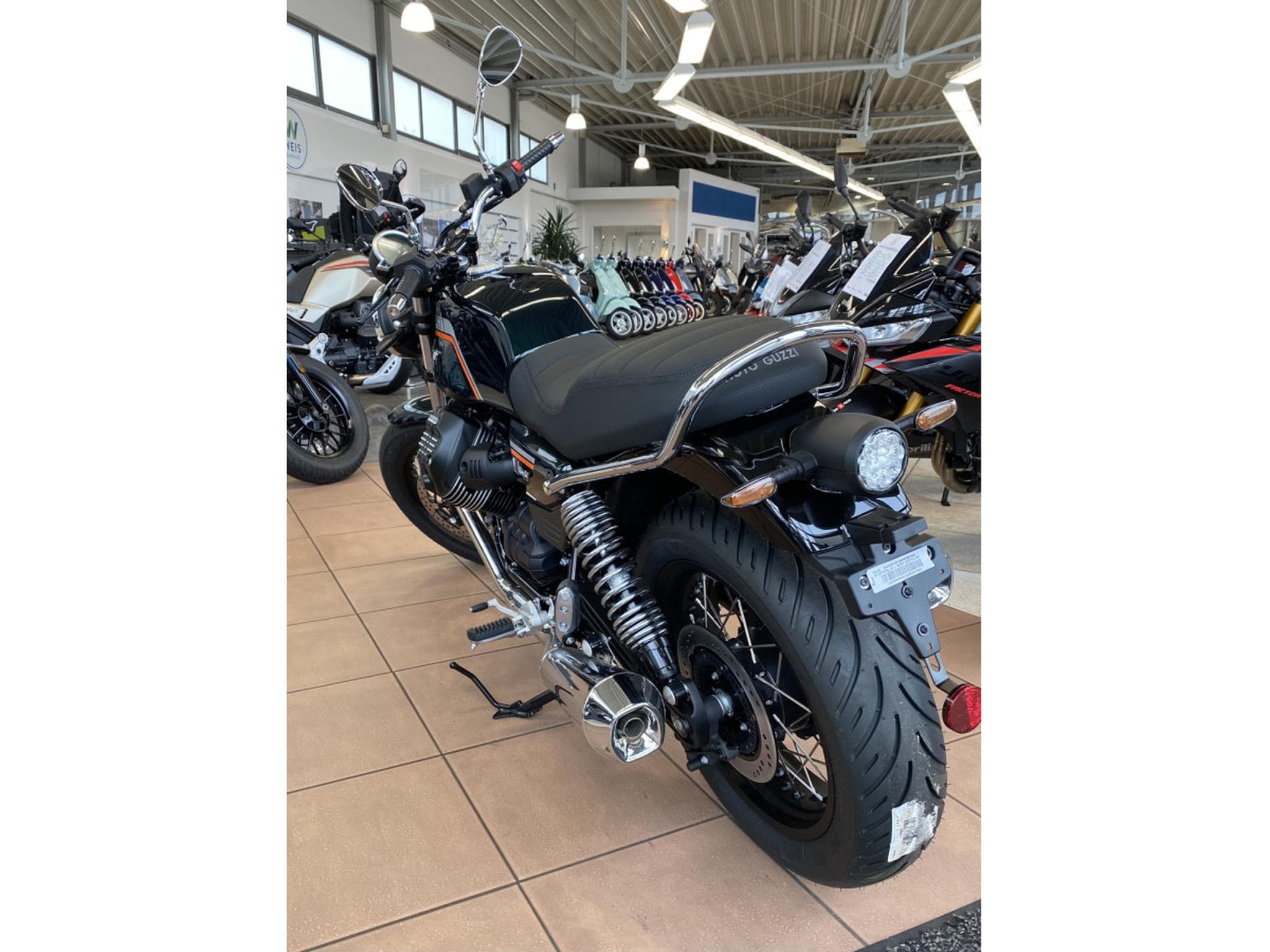 Moto Guzzi V7 Model Special (2026) - Photo 3