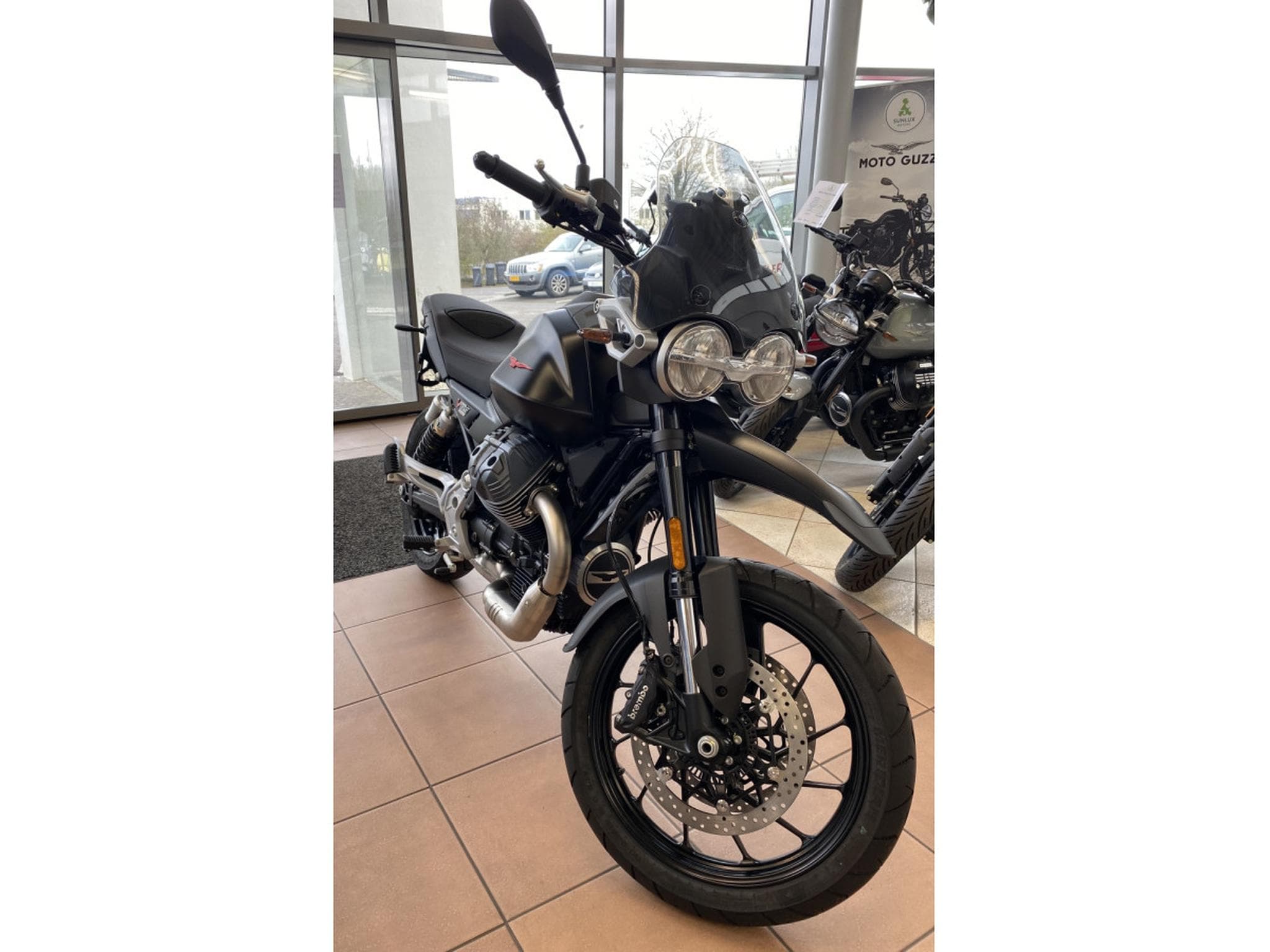 Moto Guzzi V85 Strada (2026) - Photo 1