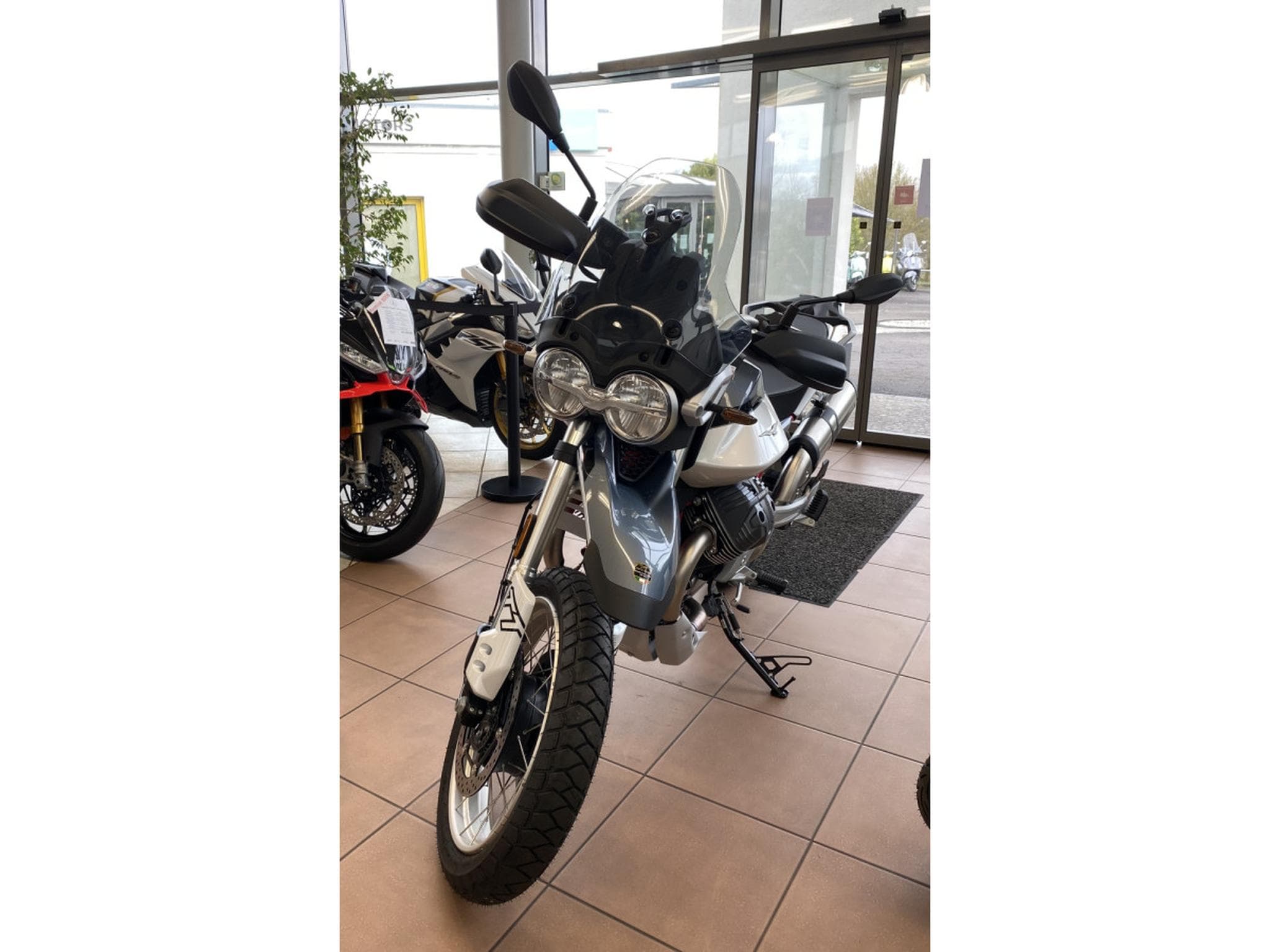 Moto Guzzi V85 V85 TT (2026) - Photo 2