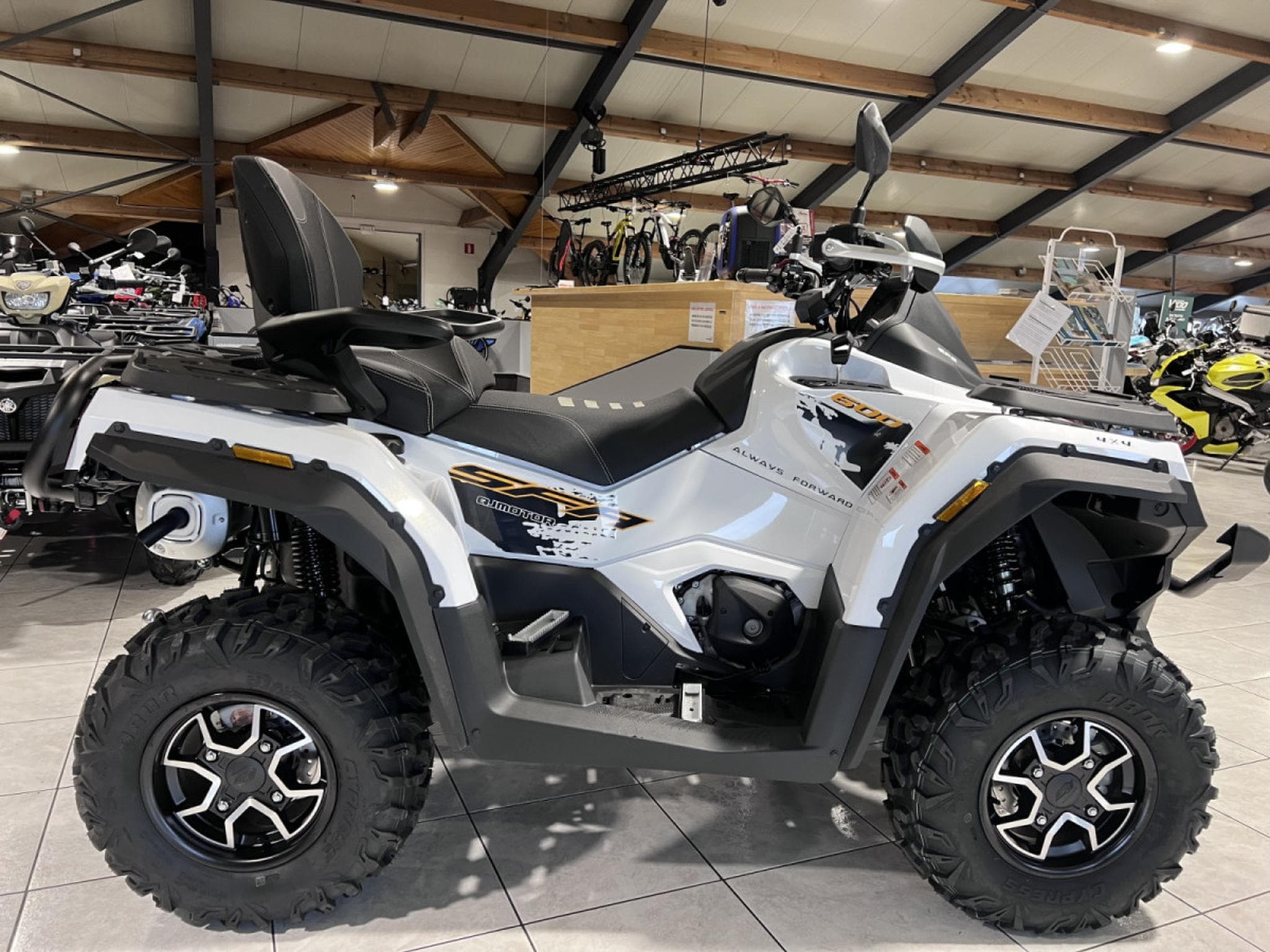 QJmotor SFA 600 Pro T3b (2026) - Photo 1