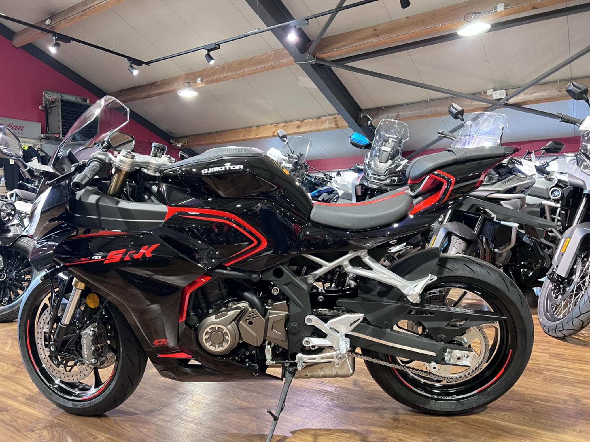 QJmotor SRK 421 RR RR (2026) - Photo 4