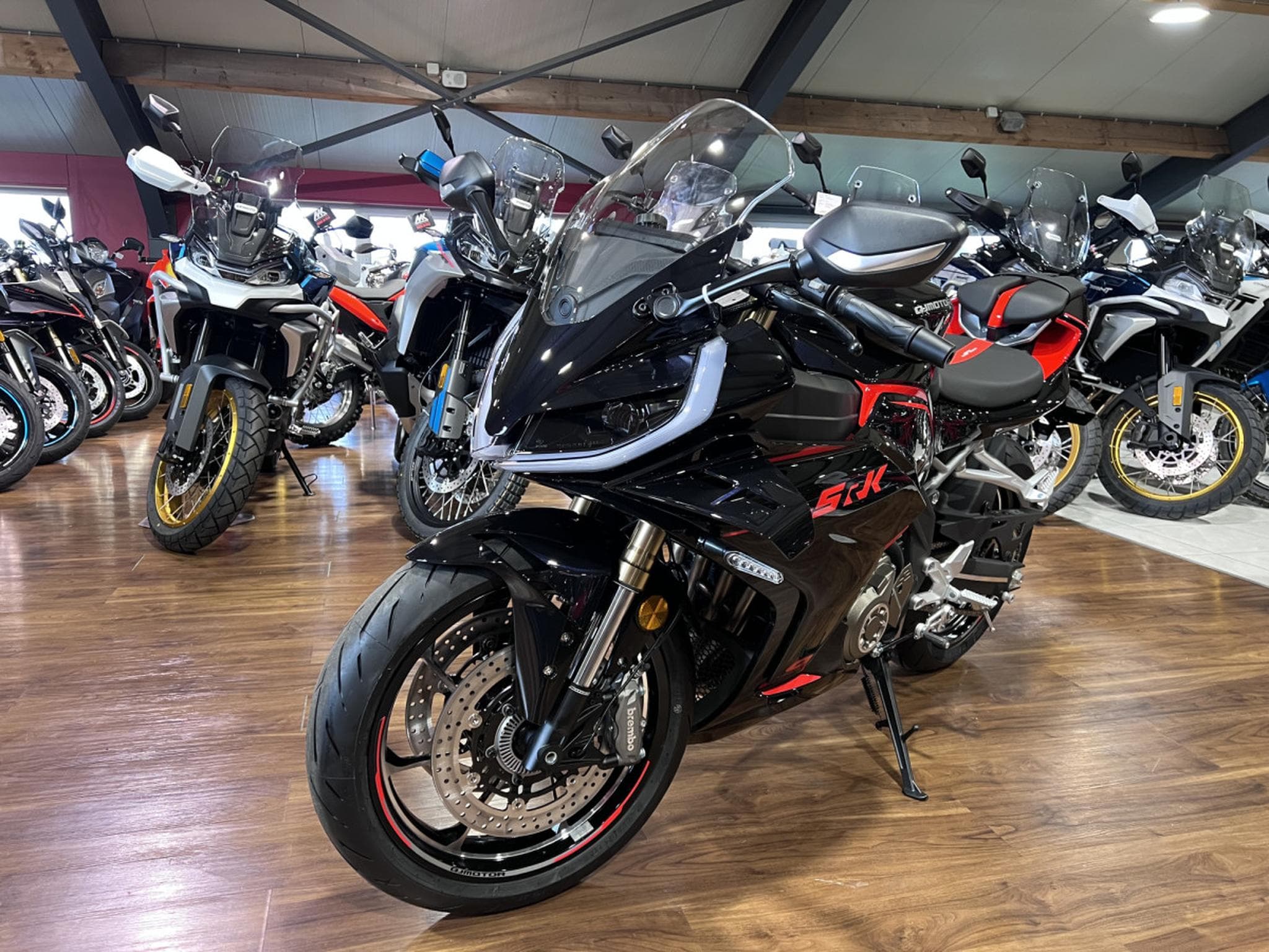 QJmotor SRK 421 RR RR (2026) - Photo 2