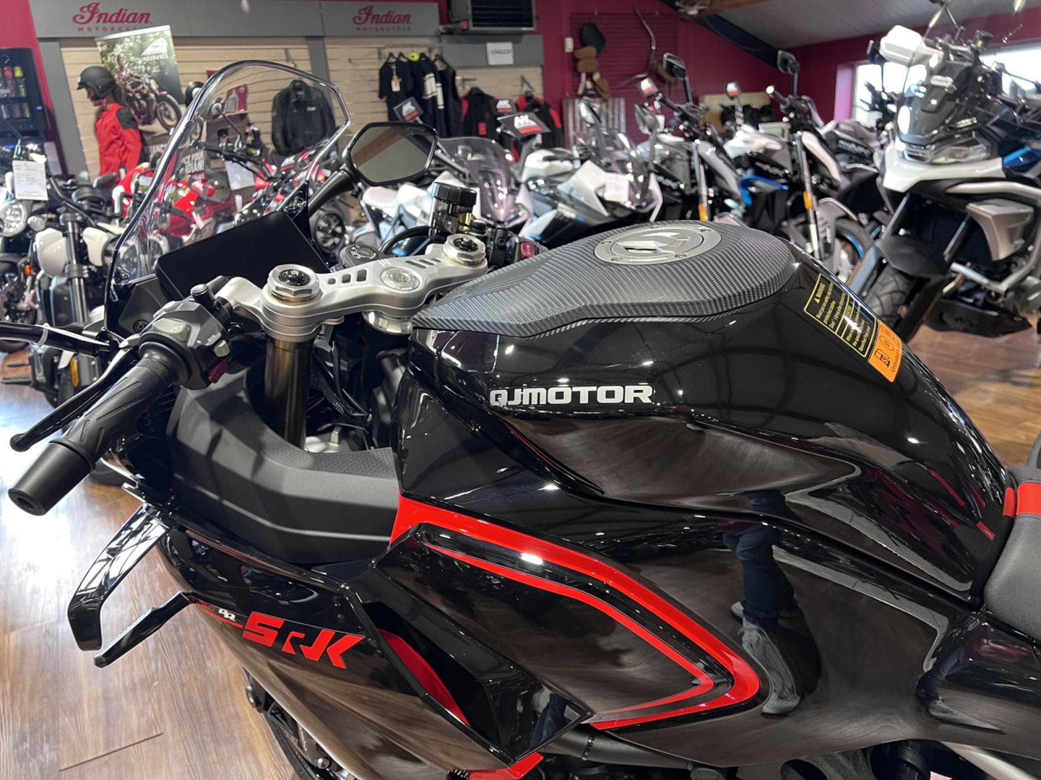 QJmotor SRK 421 RR RR (2026) - Photo 6