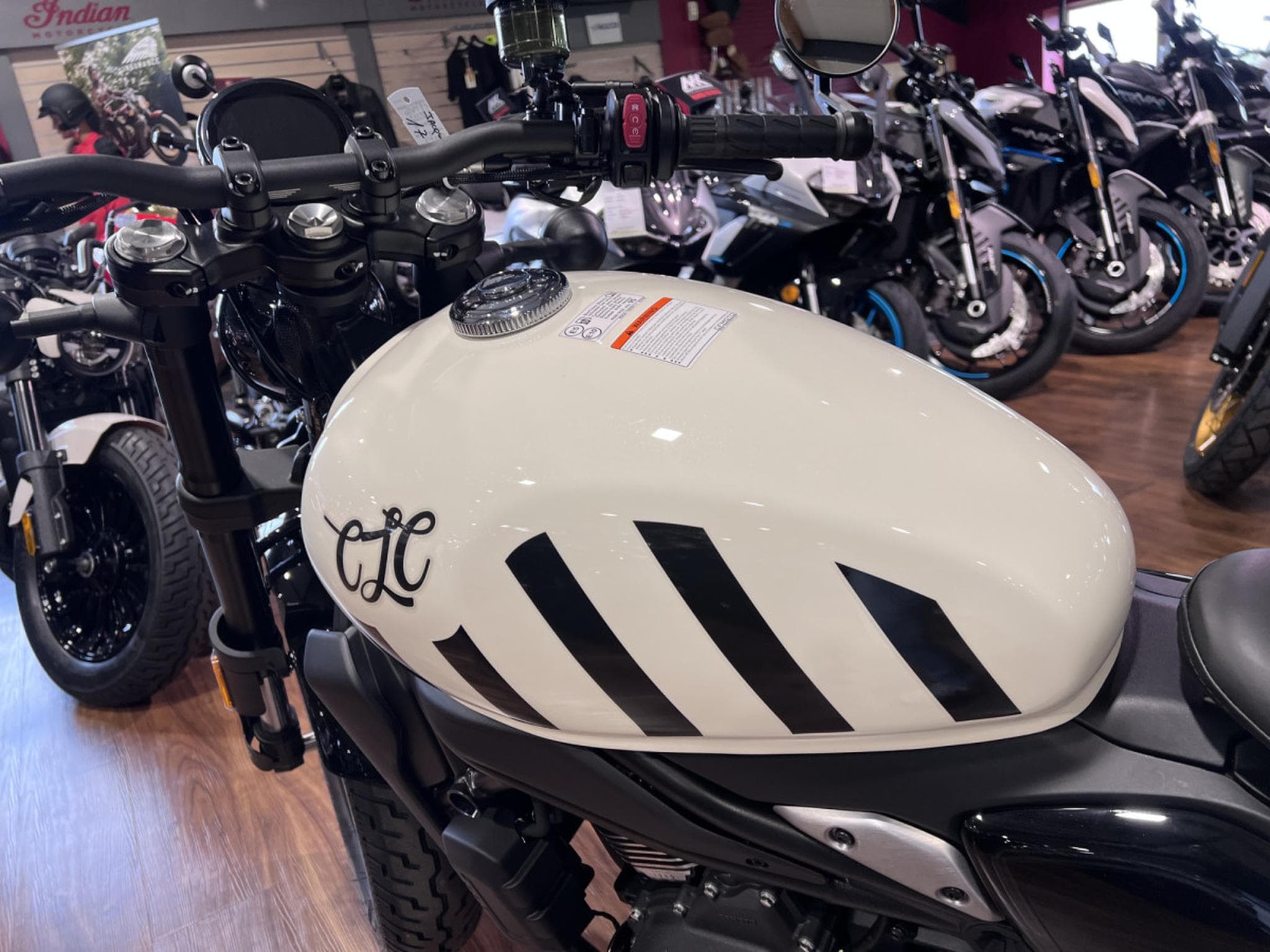 CF Moto 450 CL-C BOBBER (2026) - Photo 6