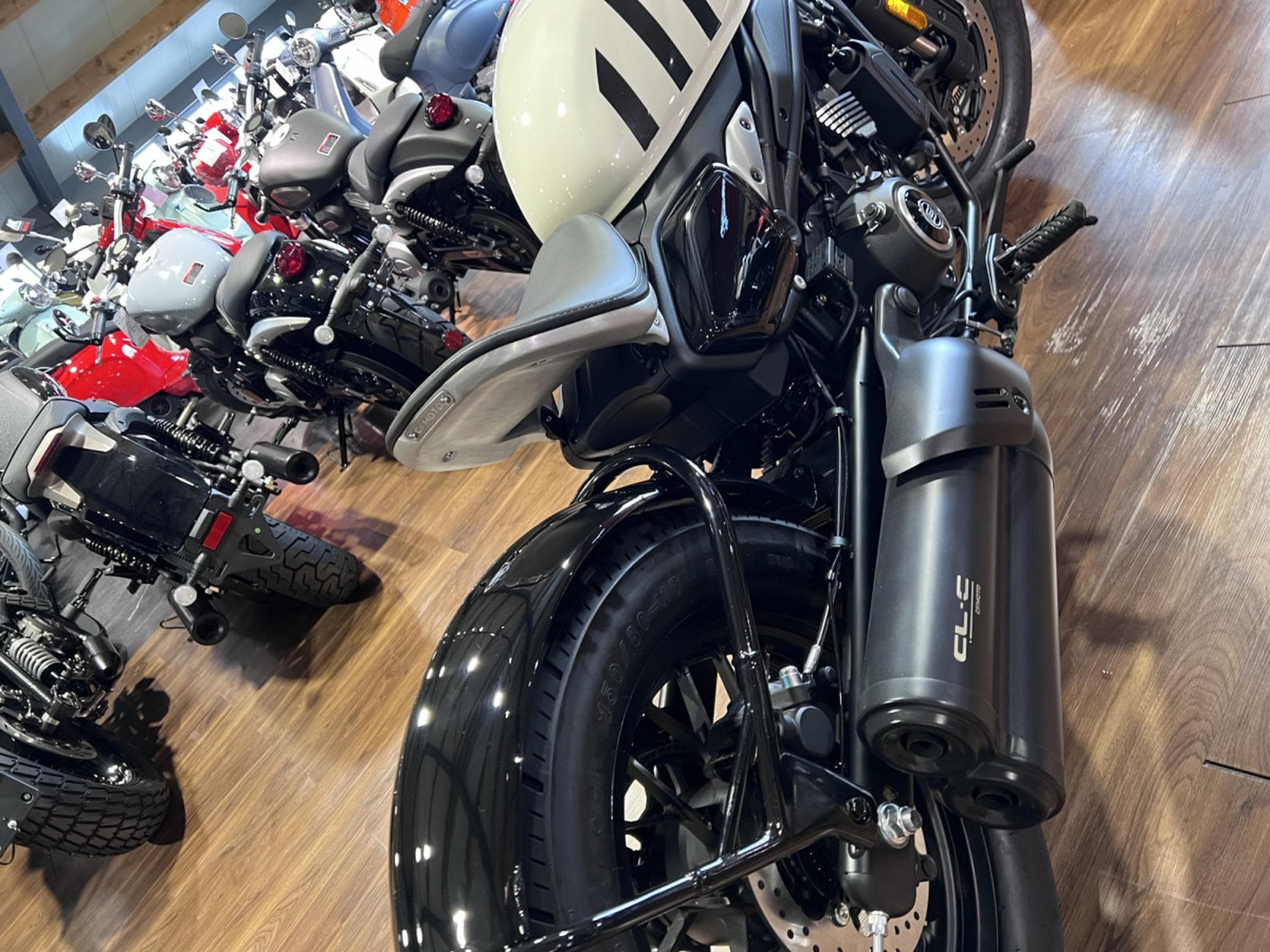 CF Moto 450 CL-C BOBBER (2026) - Photo 5