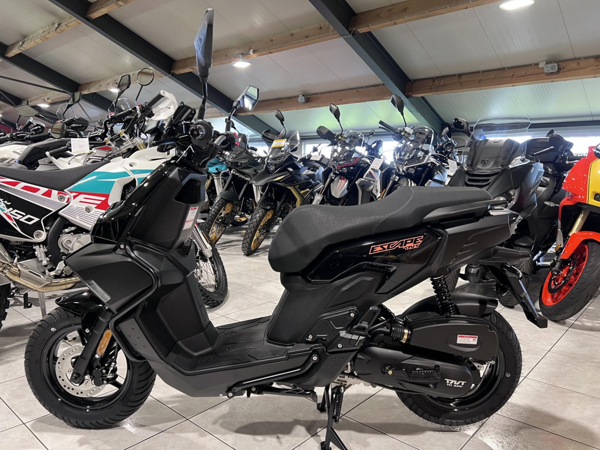 TNT Motor Escape Classe B 45 Km/h (2026) - Photo 4
