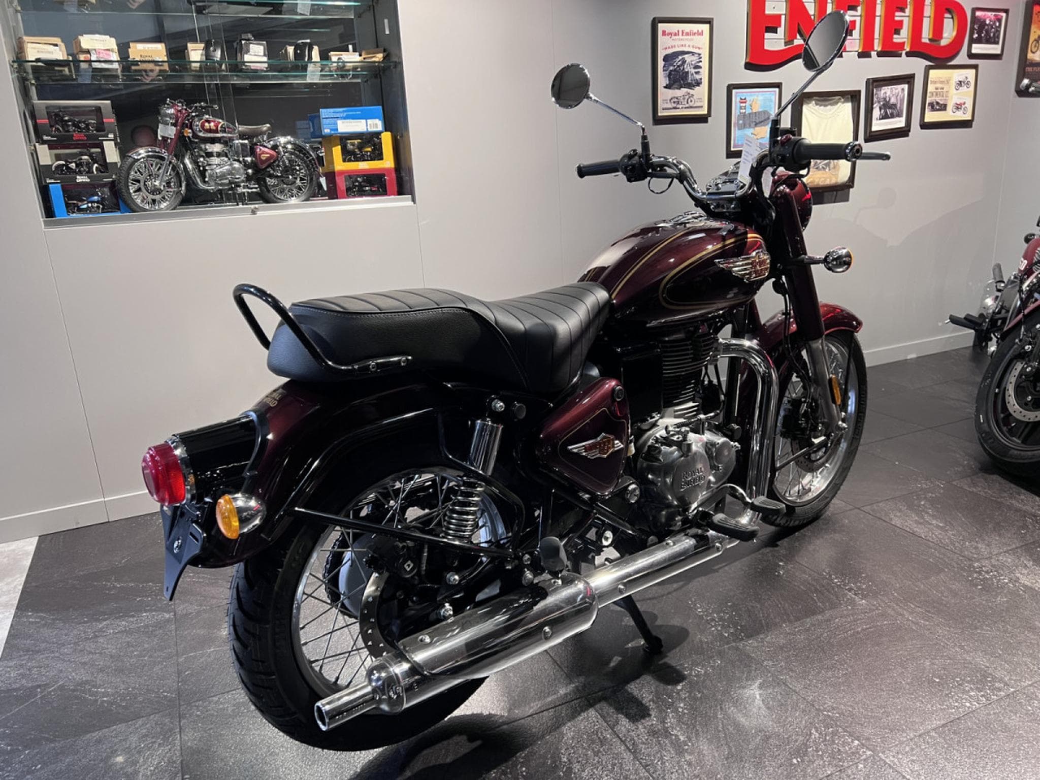 Royal Enfield Bullet 350 Maroon (2026) - Photo 3