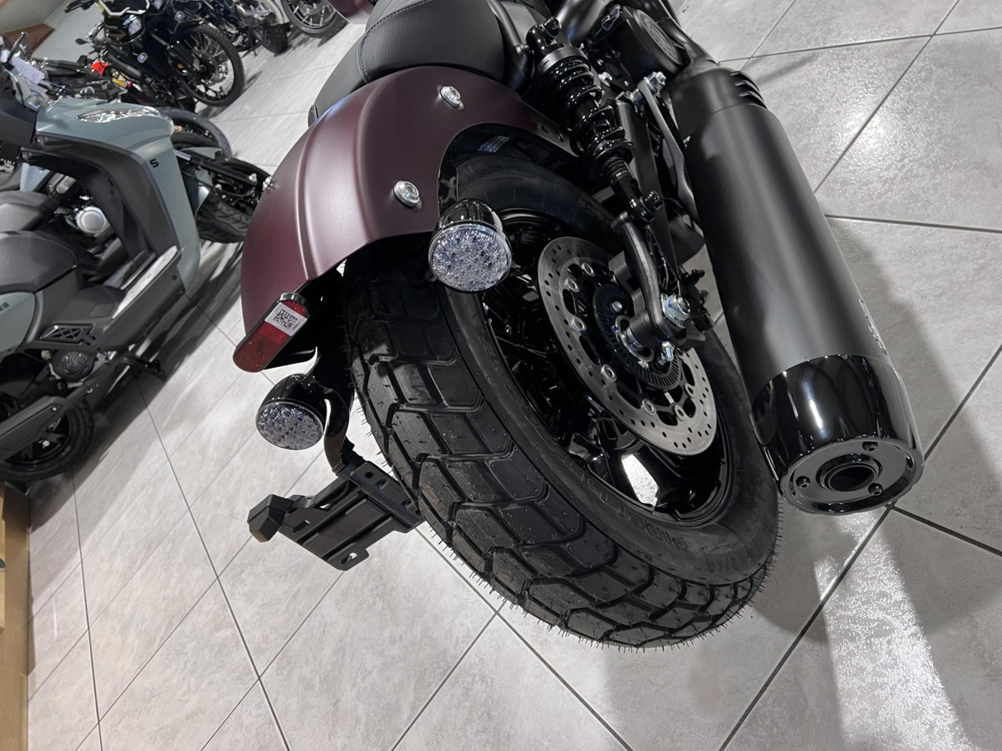 Indian Scout Bobber Maroon Metallic Smoke (2026) - Photo 5