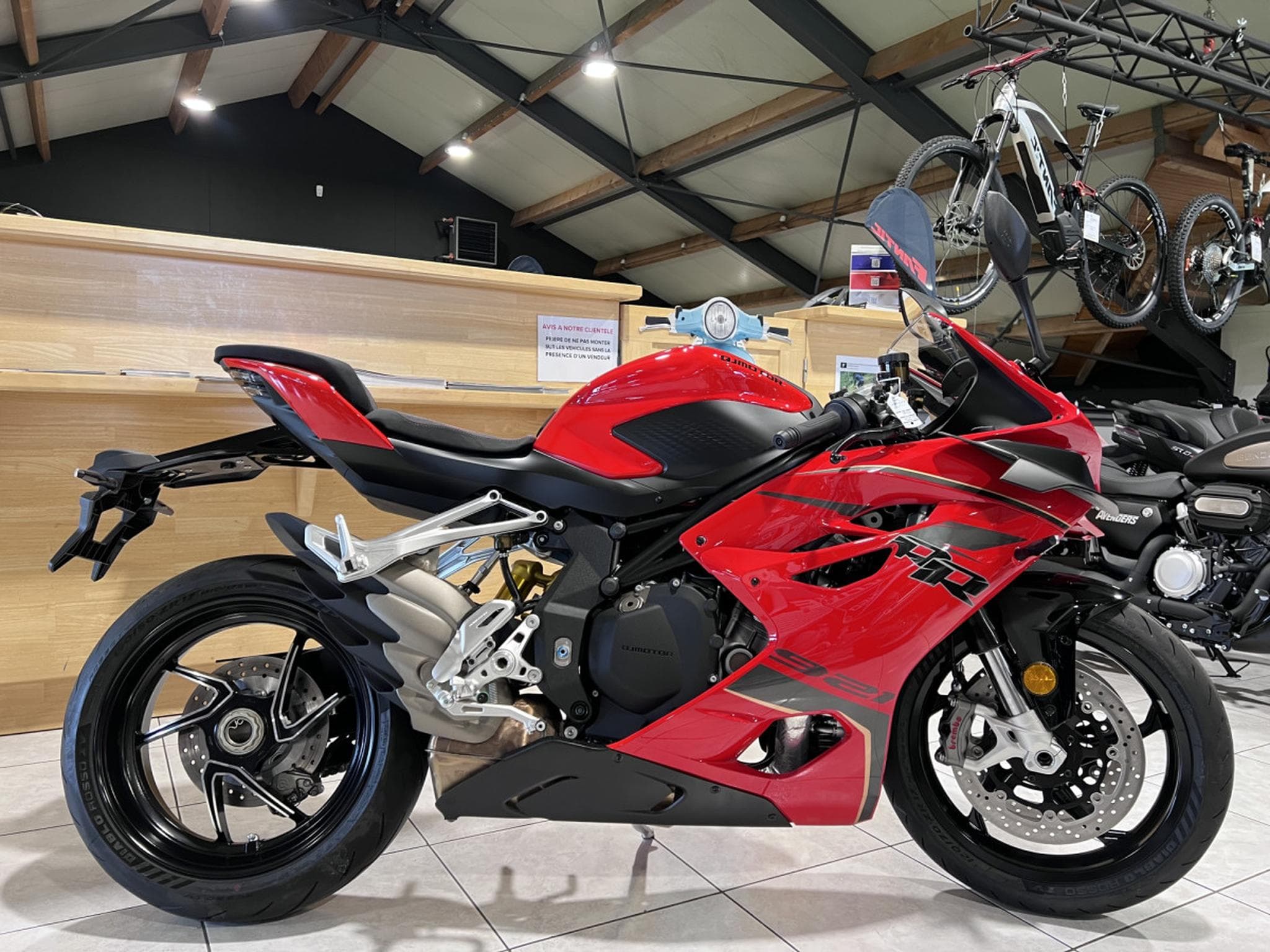 QJmotor SRK 921 RR (2026) - Photo 1