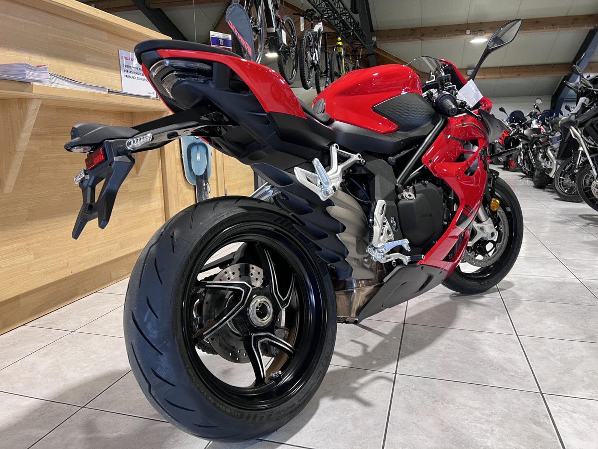 QJmotor SRK 921 RR (2026) - Photo 3