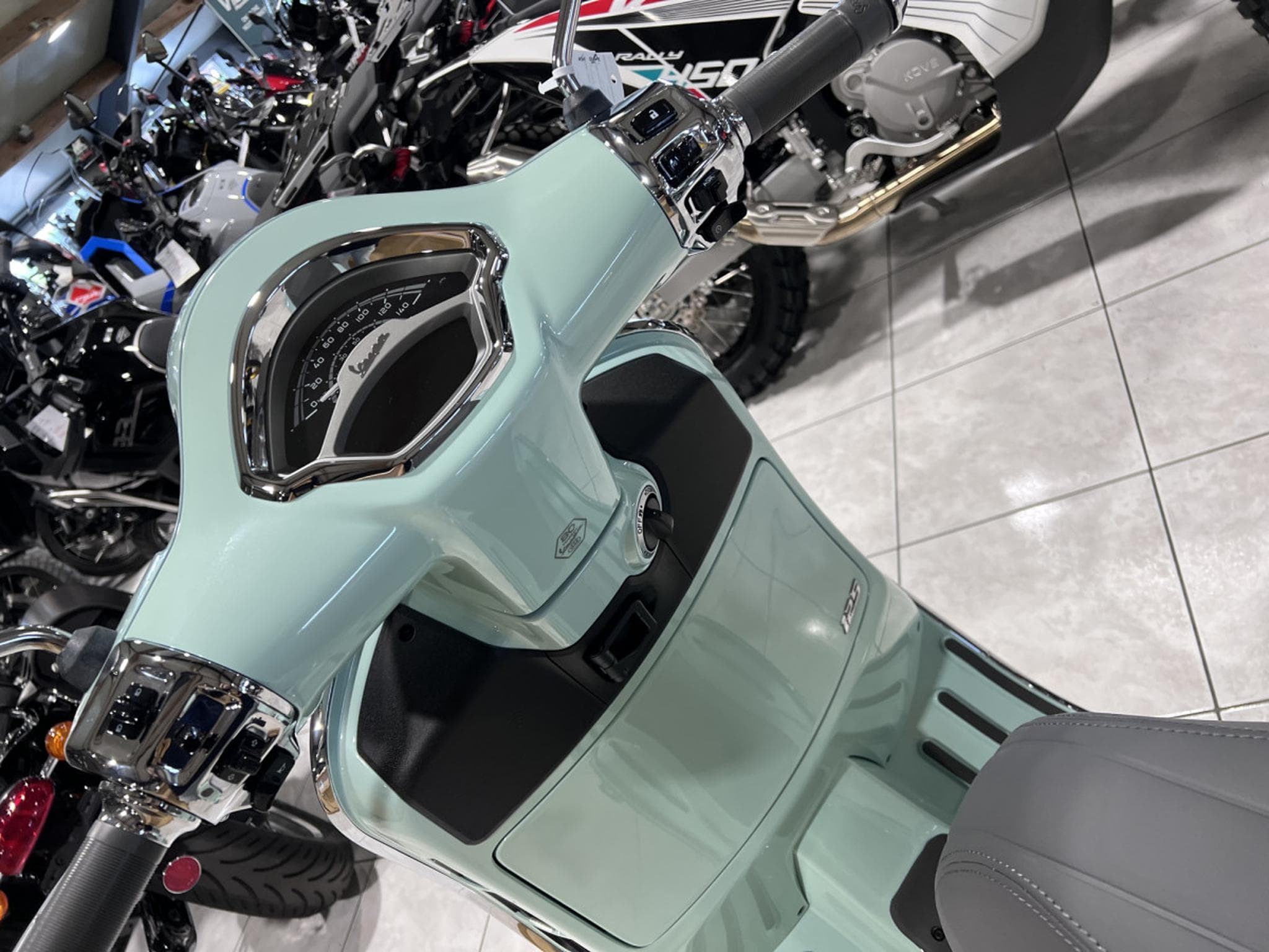 Vespa GTS Classica (2026) - Photo 6