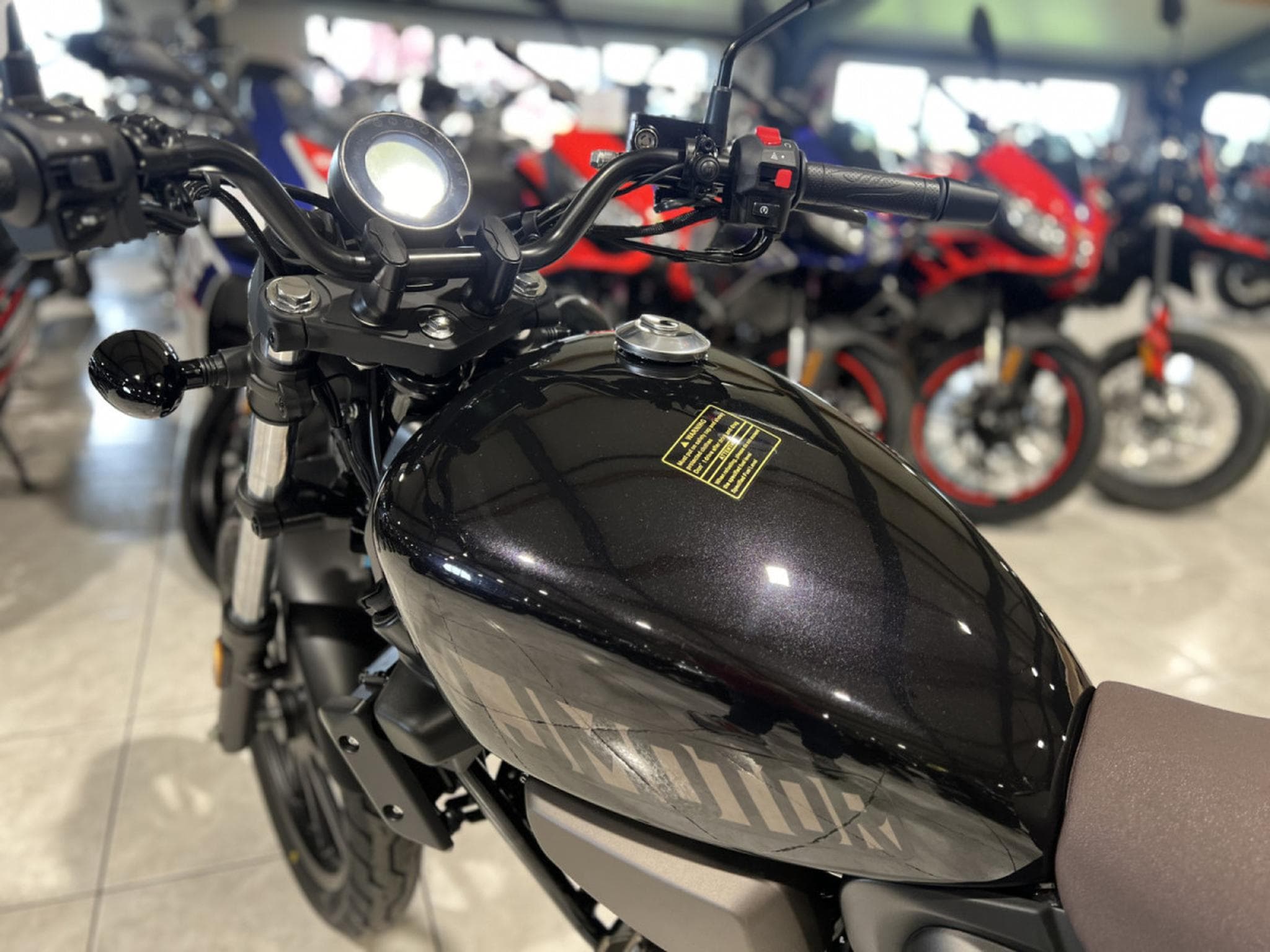QJmotor SRV 125 (2026) - Photo 6
