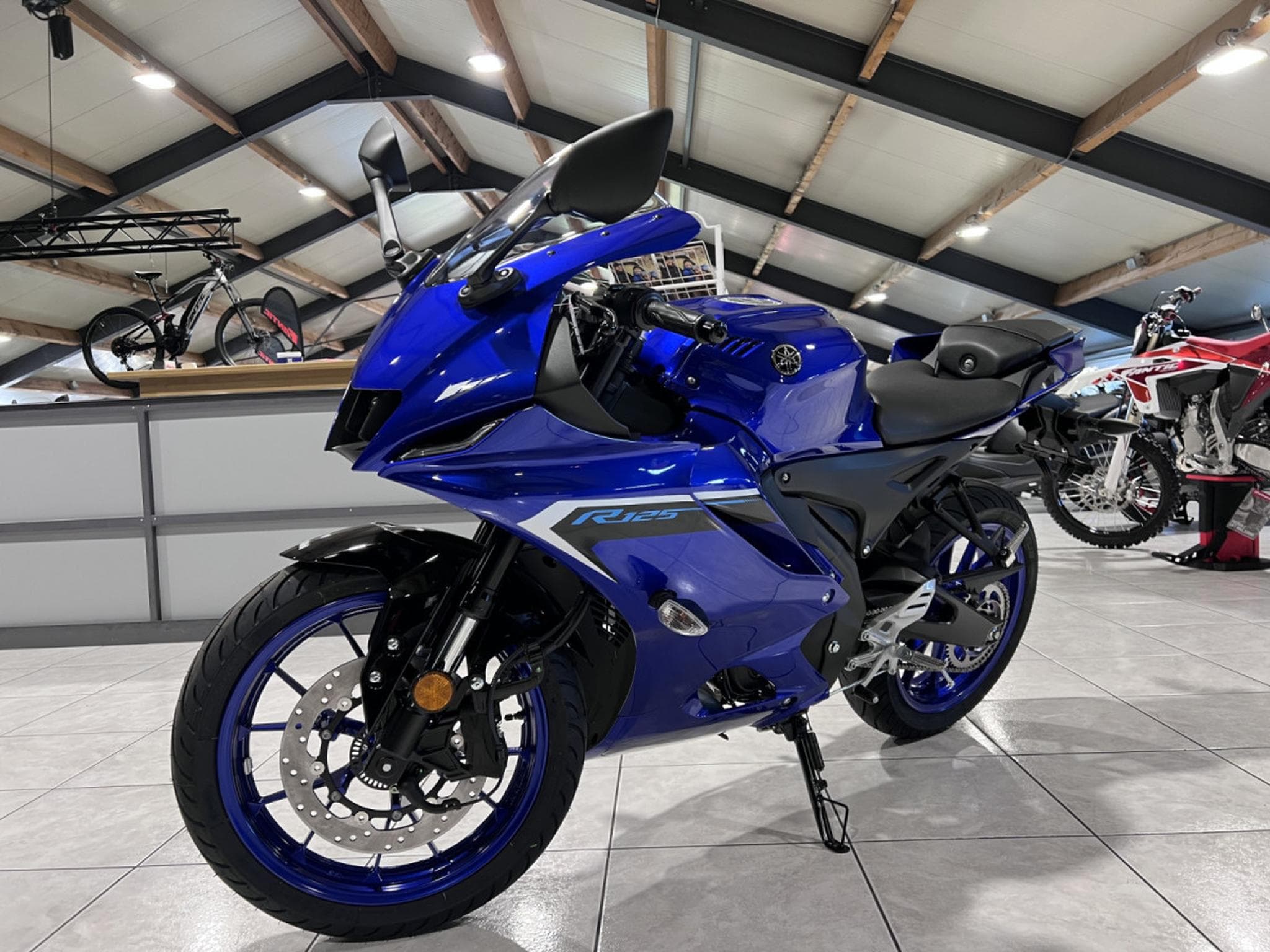 Yamaha YZF (2026) - Foto 2
