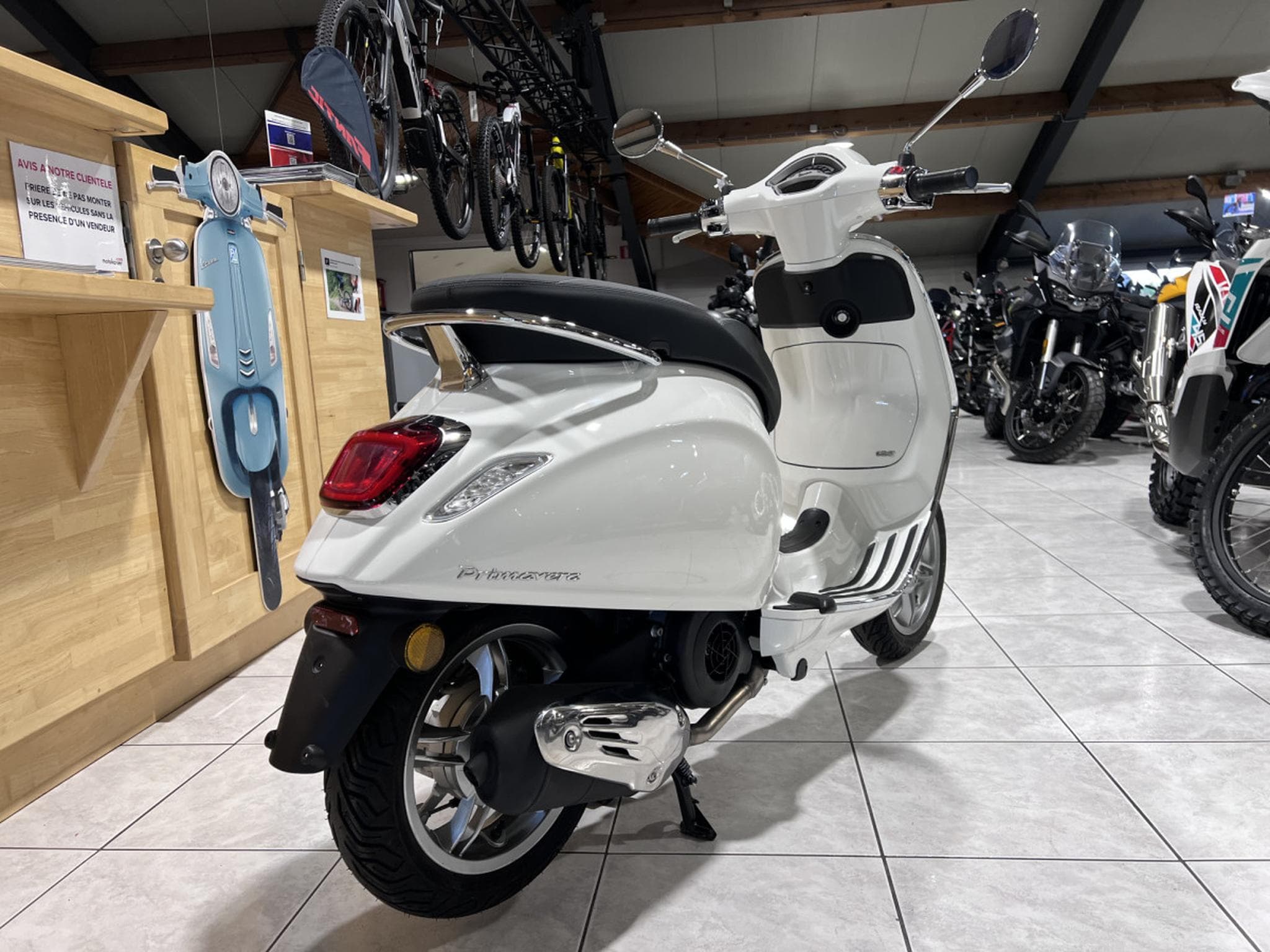 Vespa Primavera BLANC (2026) - Photo 3