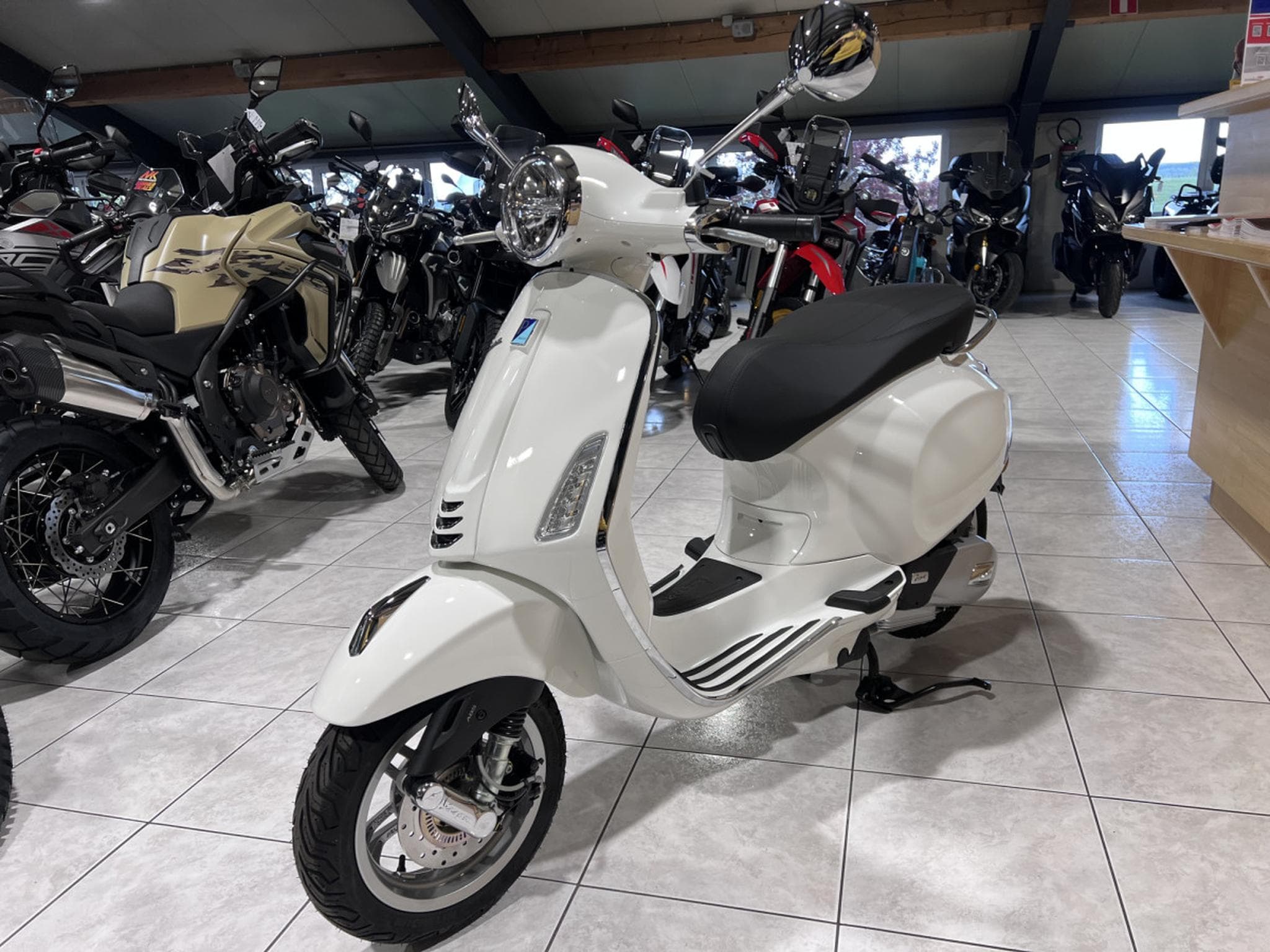 Vespa Primavera BLANC (2026) - Photo 2