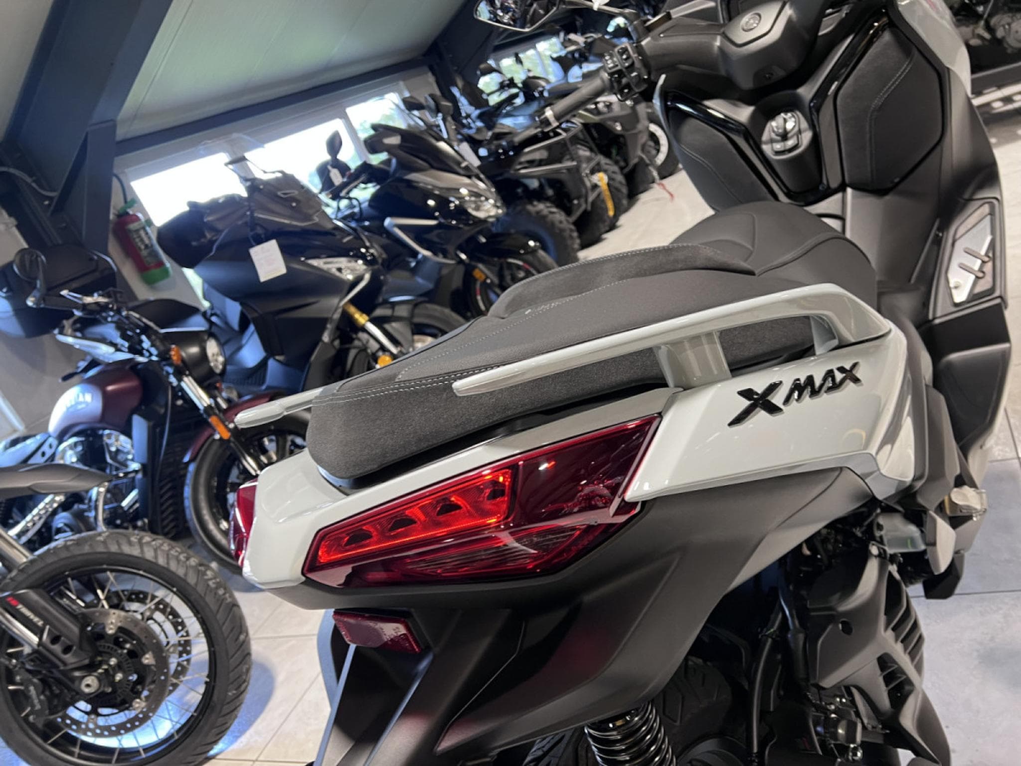 Yamaha X-Max TECH MAX + (2026) - Photo 5