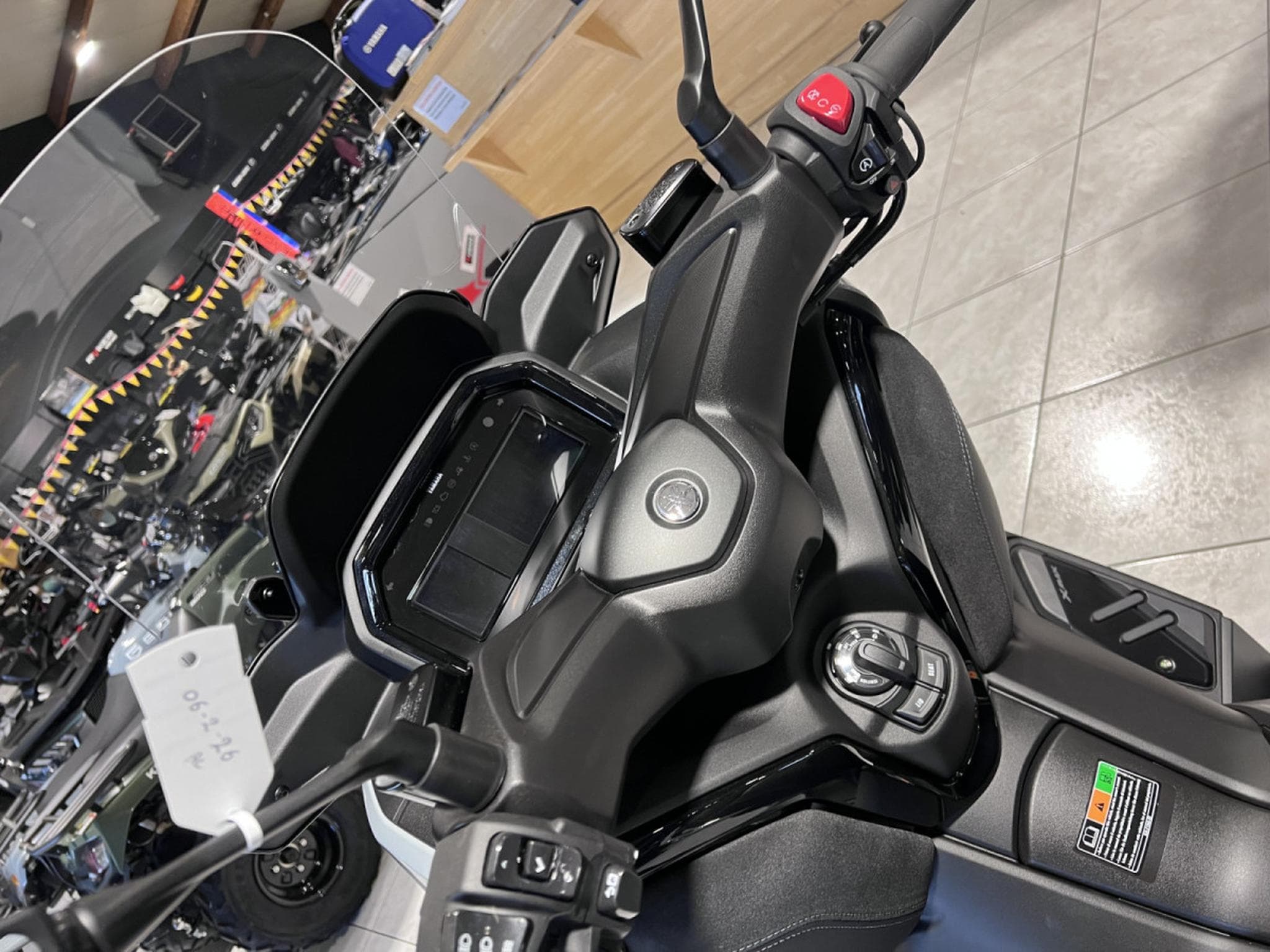 Yamaha X-Max TECH MAX + (2026) - Photo 7