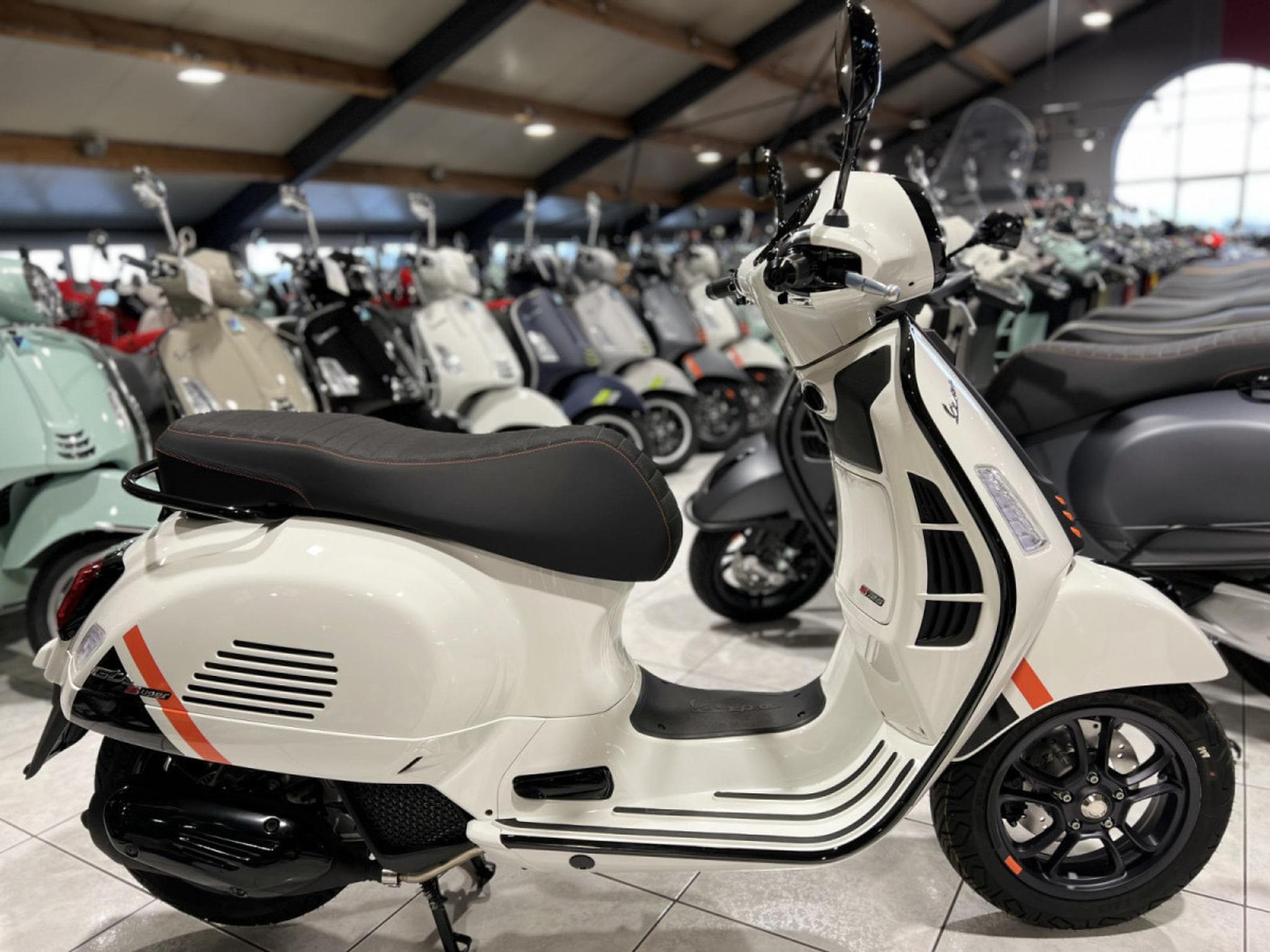 Vespa GTS 125 Blanc (2026) - Photo 1
