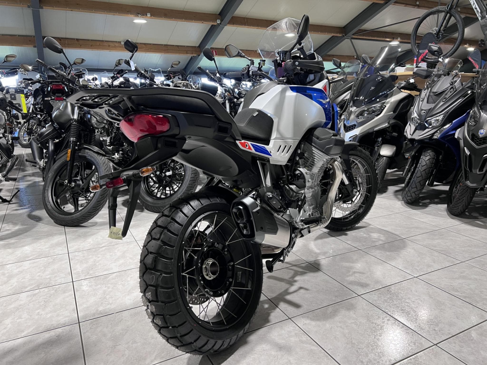 Moto Guzzi Stelvio PFF Rider Assistance Solution 1000  Duecento Tributo (2026) - Photo 3