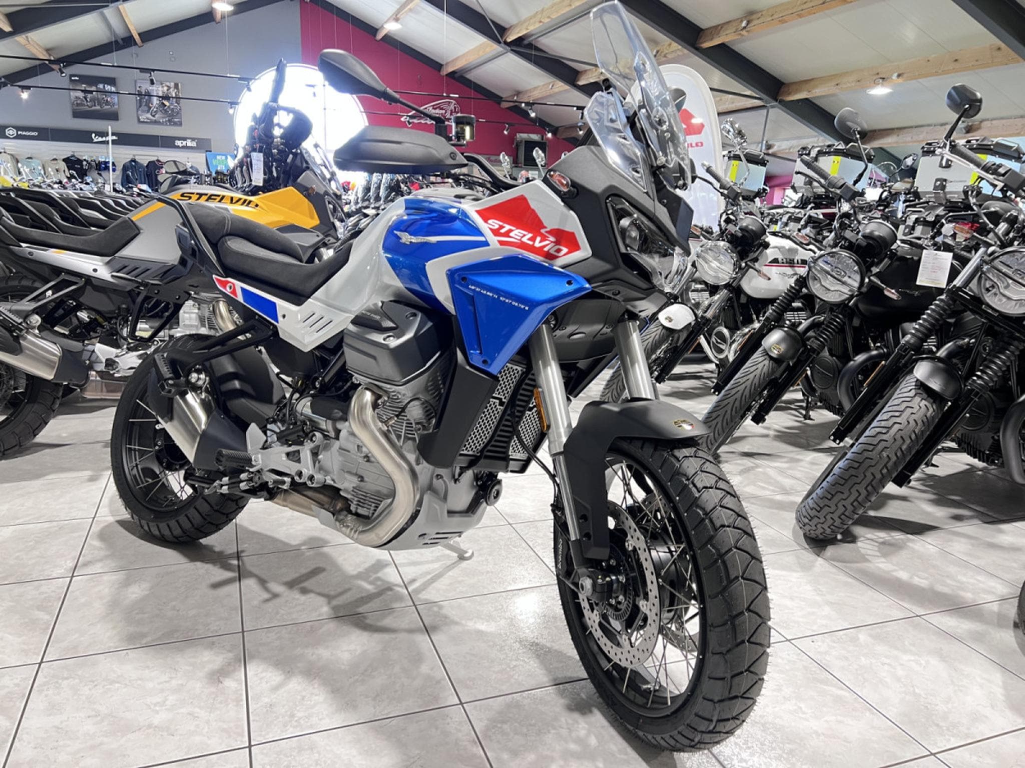 Moto Guzzi Stelvio PFF Rider Assistance Solution 1000  Duecento Tributo (2026) - Photo 7