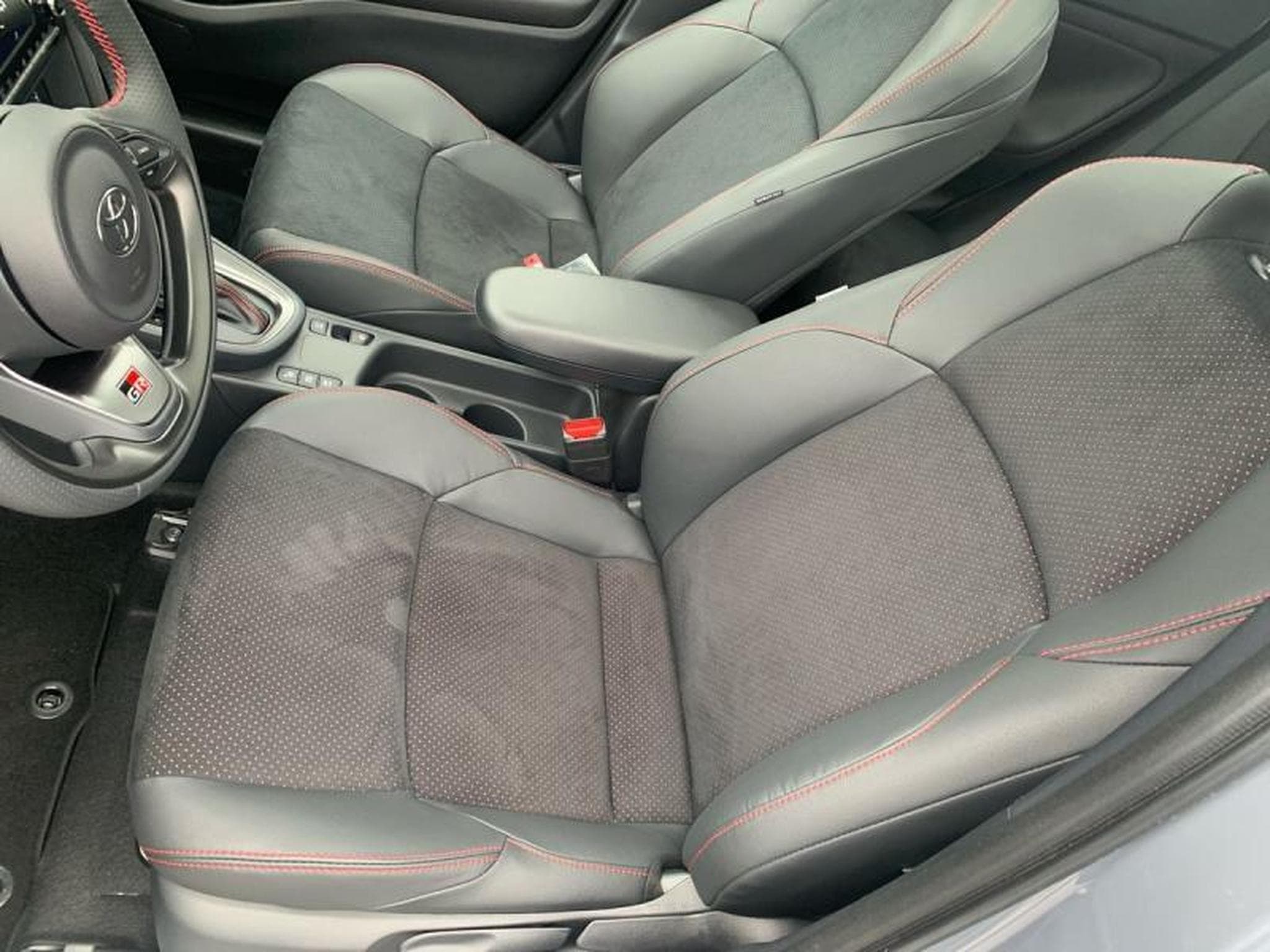 Toyota Yaris Cross Design GR Sport (2026) - Photo 23