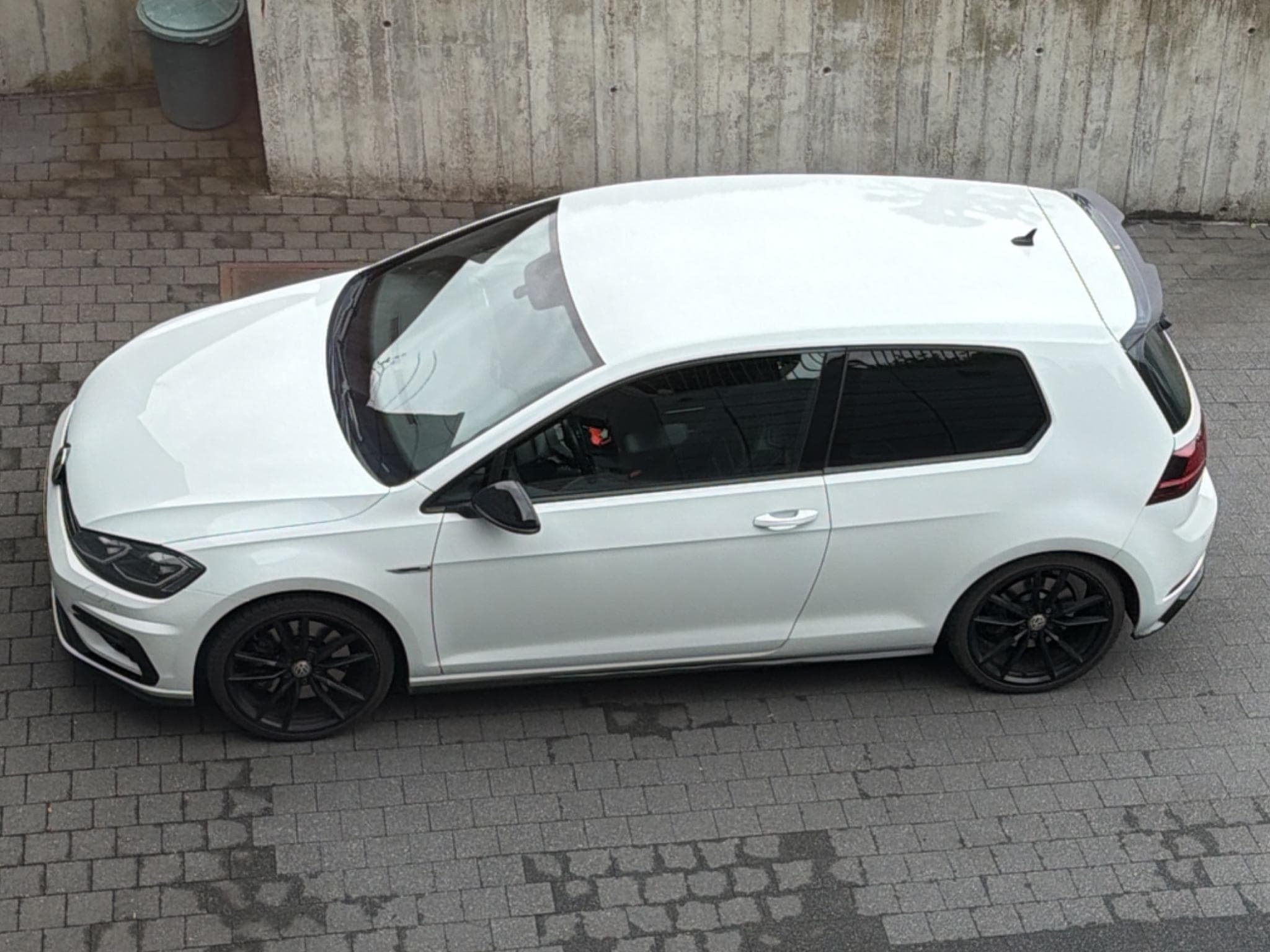 VW Golf VII 7.5 R (2017) - Photo 1