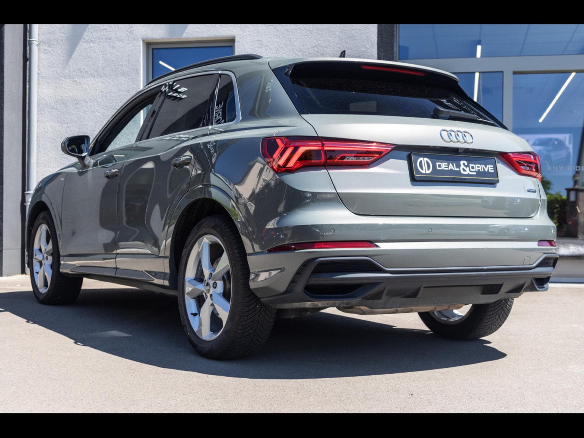 Audi Q3 45 2.0 TFSI (245 CH) QUATTRO S-TRONIC S-LINE - CHRONOS GREY (2021) - Photo 3