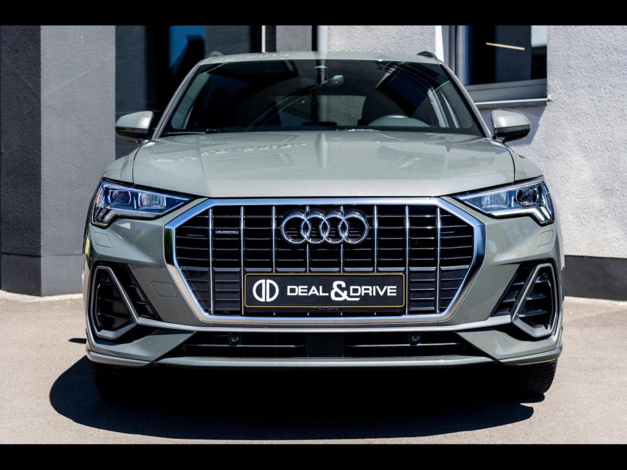 Audi Q3 45 2.0 TFSI (245 CH) QUATTRO S-TRONIC S-LINE - CHRONOS GREY (2021) - Photo 5