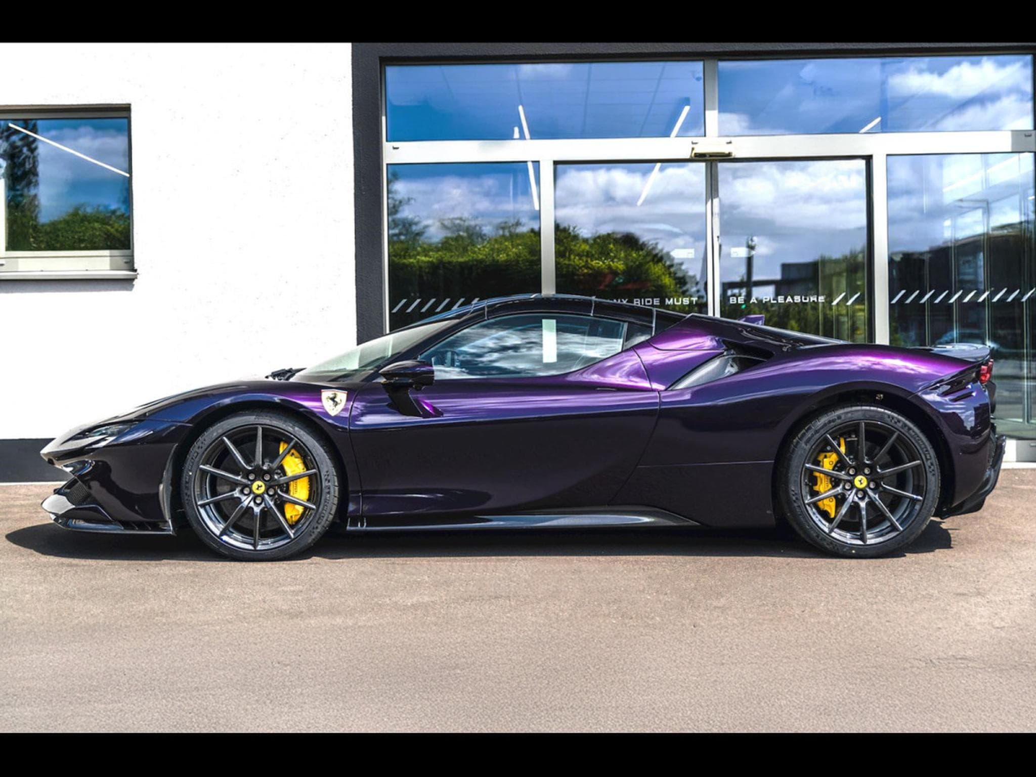 Ferrari SF90 ATELIER°WARRANTY 11/29°VIOLA HK°PPF°IMMAT.FR°RETROFIT (2024) - Photo 2